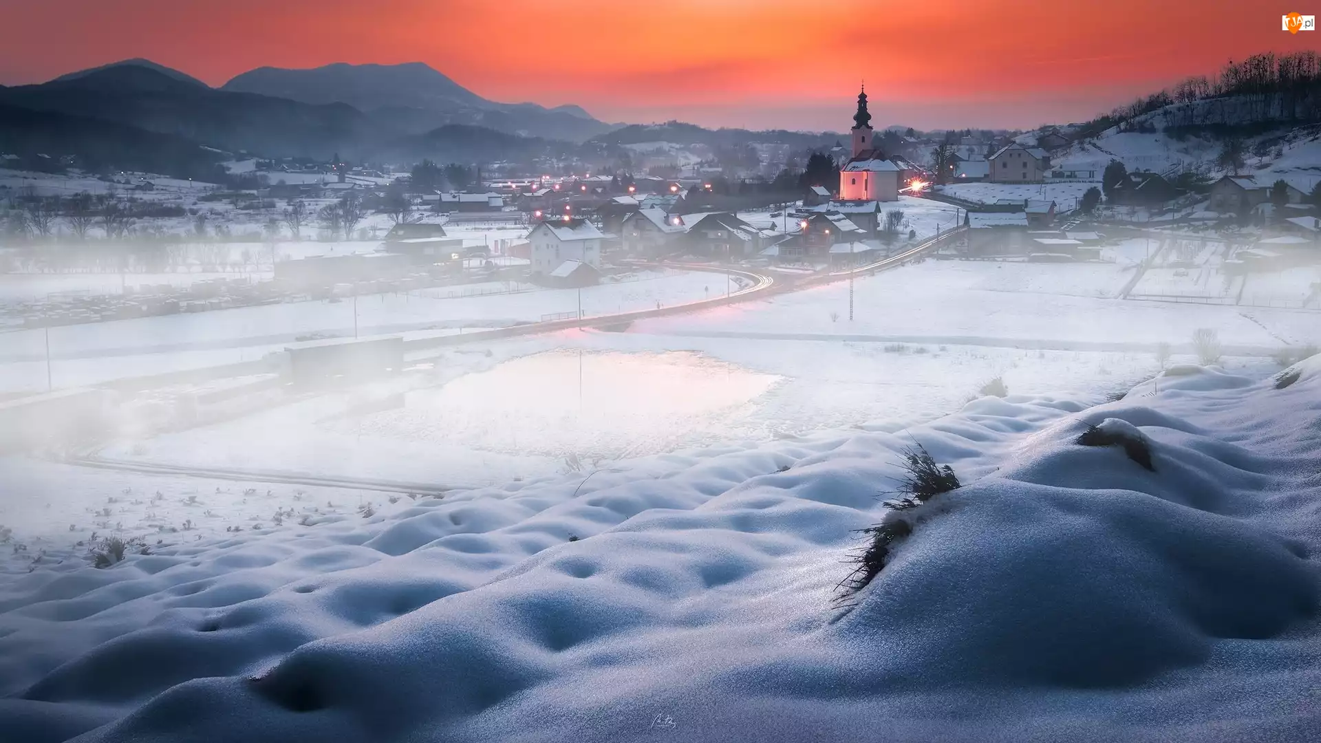 Wieś Bednja, Zima, Kościół, Mgła, Chorwacja, Zachód słońca