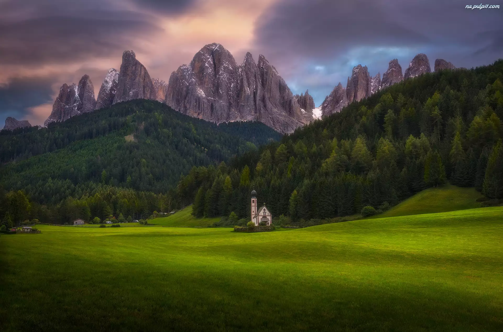 Dolina Val di Funes, Kościół św. Jana, Chmury, Włochy, Drzewa, Las, Góry Dolomity