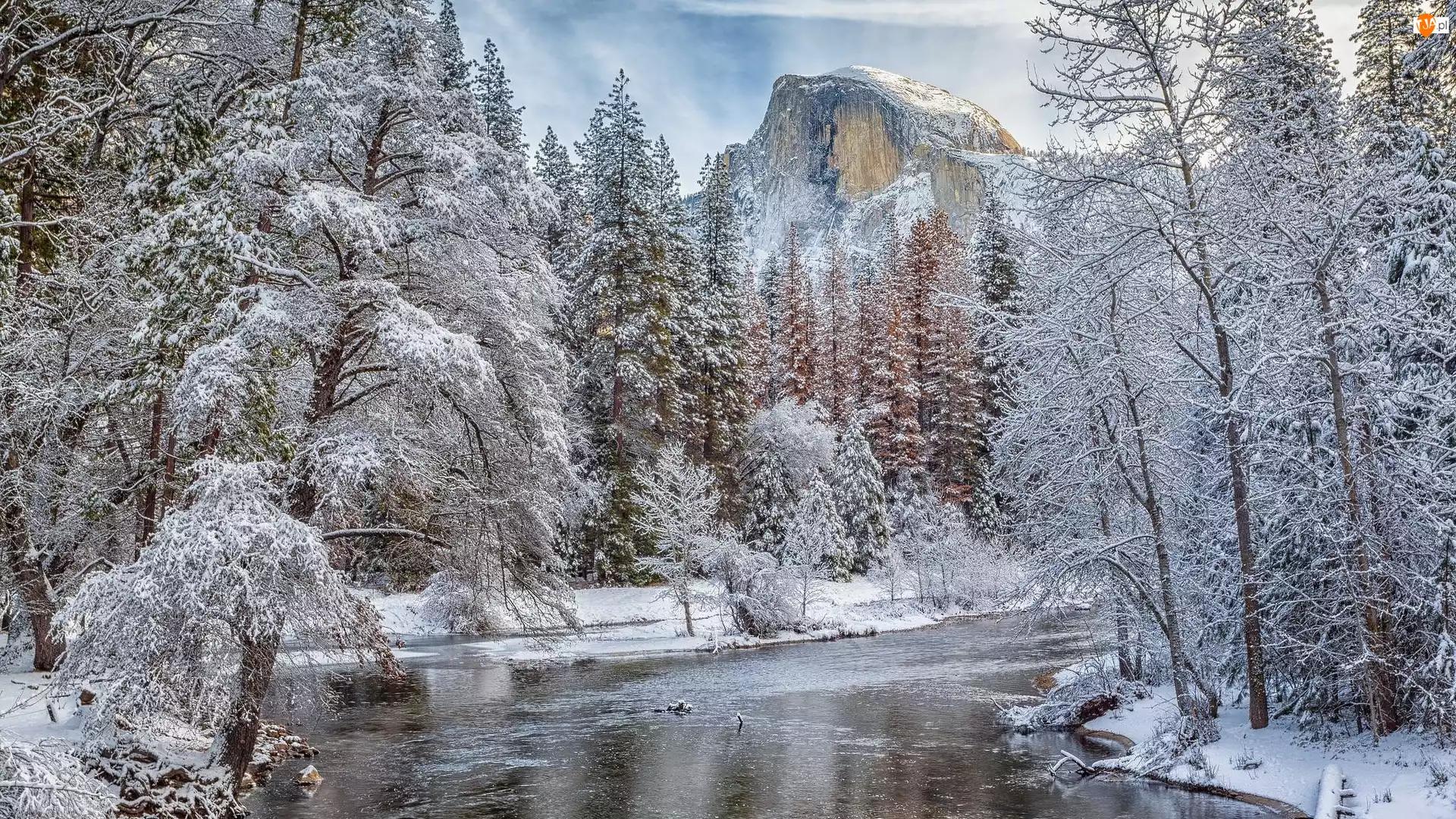Góry, Stany Zjednoczone, Zima, Drzewa, Stan Kalifornia, Rzeka Merced River, Las, Park Narodowy Yosemite
