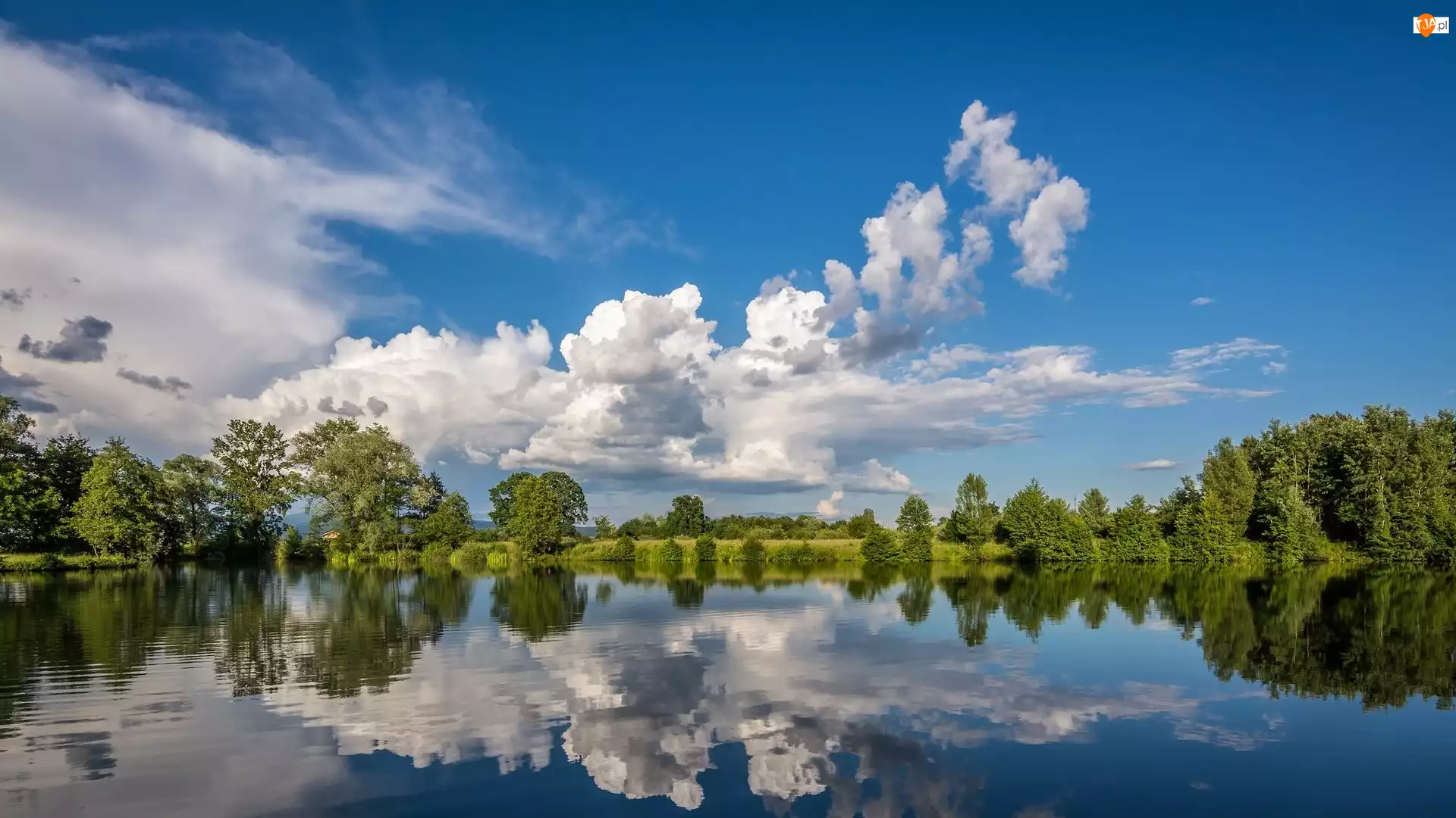 Chmury, Odbicie, Jezioro Bobovica, Chorwacja, Drzewa