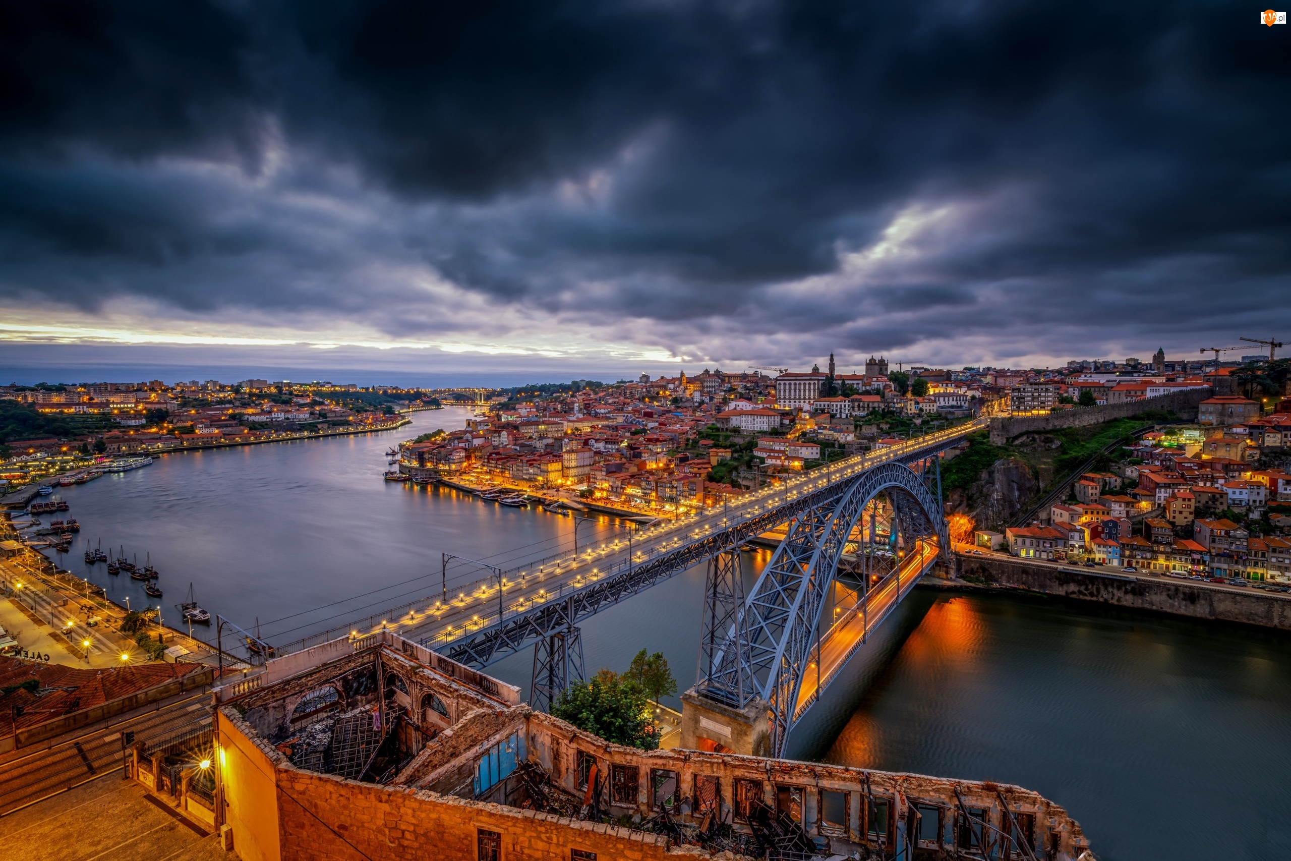 Porto, Portugalia, Most Ponte Dom Luis I, Chmury, Rzeka Duero, Ciemne