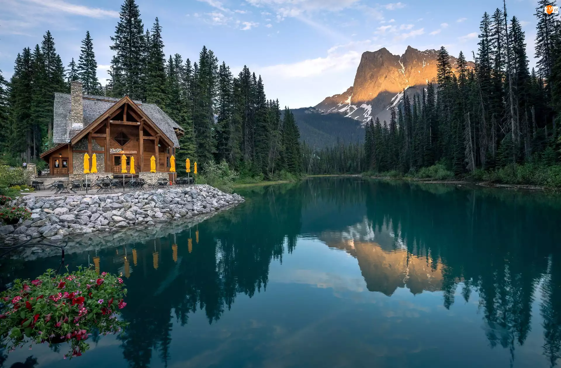 Góry, Jezioro Emerald Lake, Kanada, Park Narodowy Yoho, Prowincja Kolumbia Brytyjska, Dom, Drzewa