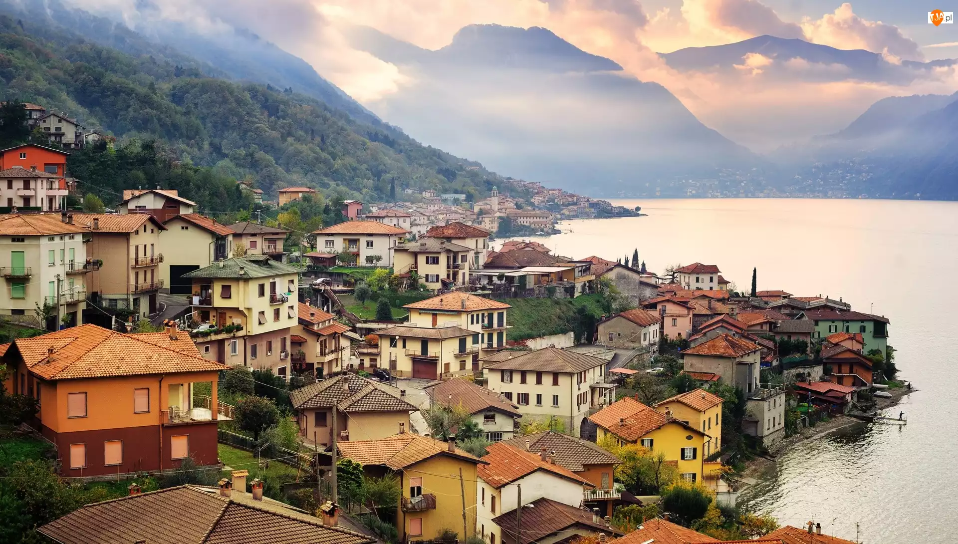 Miasto Como, Jezioro Como, Region Lombardia, Domy, Góry Alpy, Włochy
