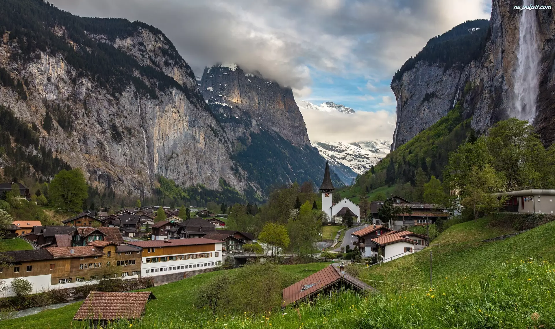 Szwajcaria, Miejscowość Lauterbrunnen, Domy, Góry, Kanton Berno