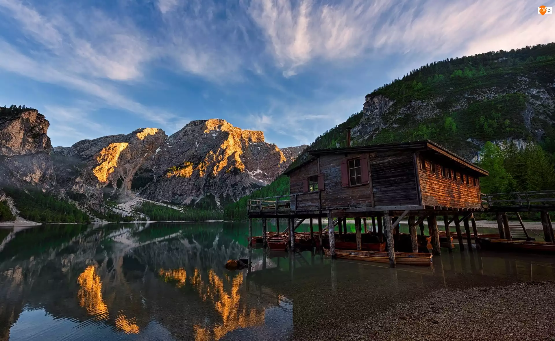 Chmury, Południowy Tyrol, Łódki, Drewniany, Dom, Jezioro Pragser Wildsee, Dolomity, Włochy, Góry