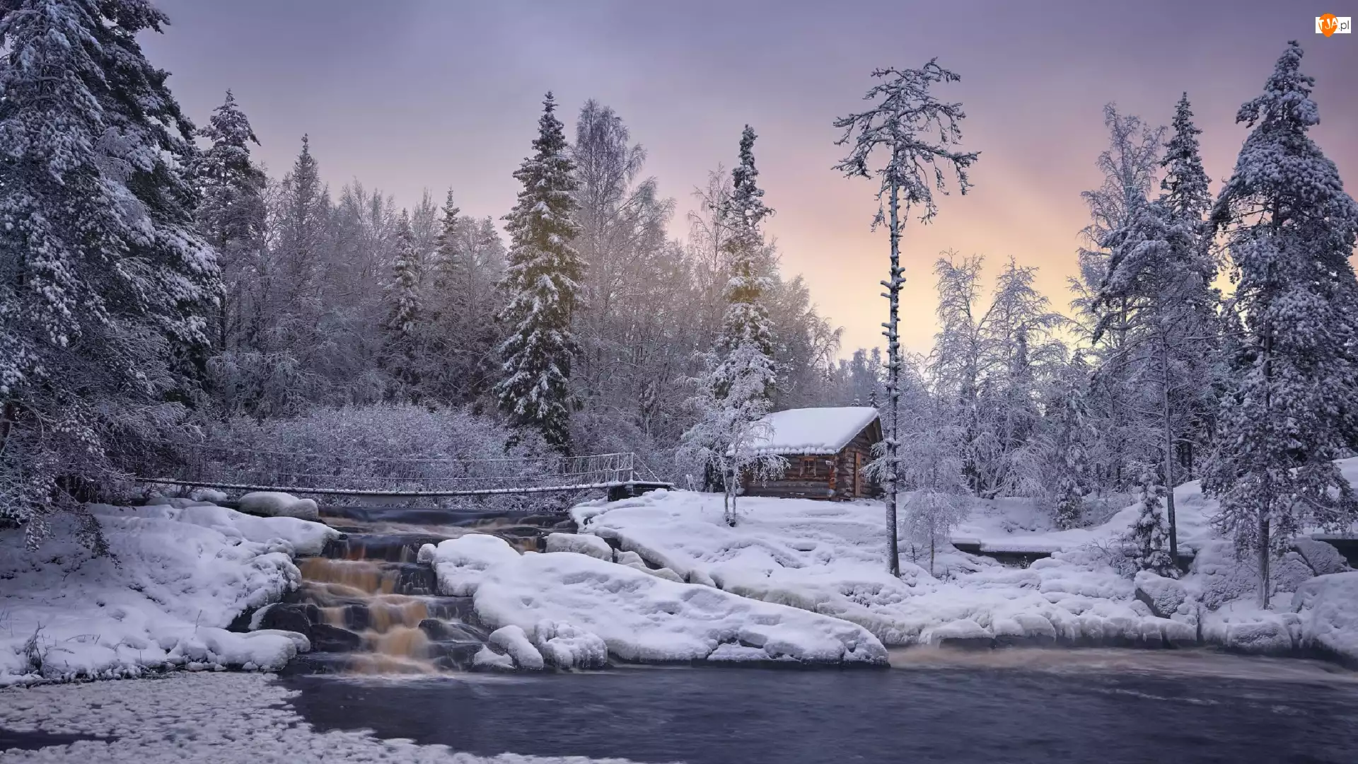 Rosja, Śnieg, Karelia, Drewniany, Domek, Rzeka Tokhmayoki, Most, Zima, Drzewa