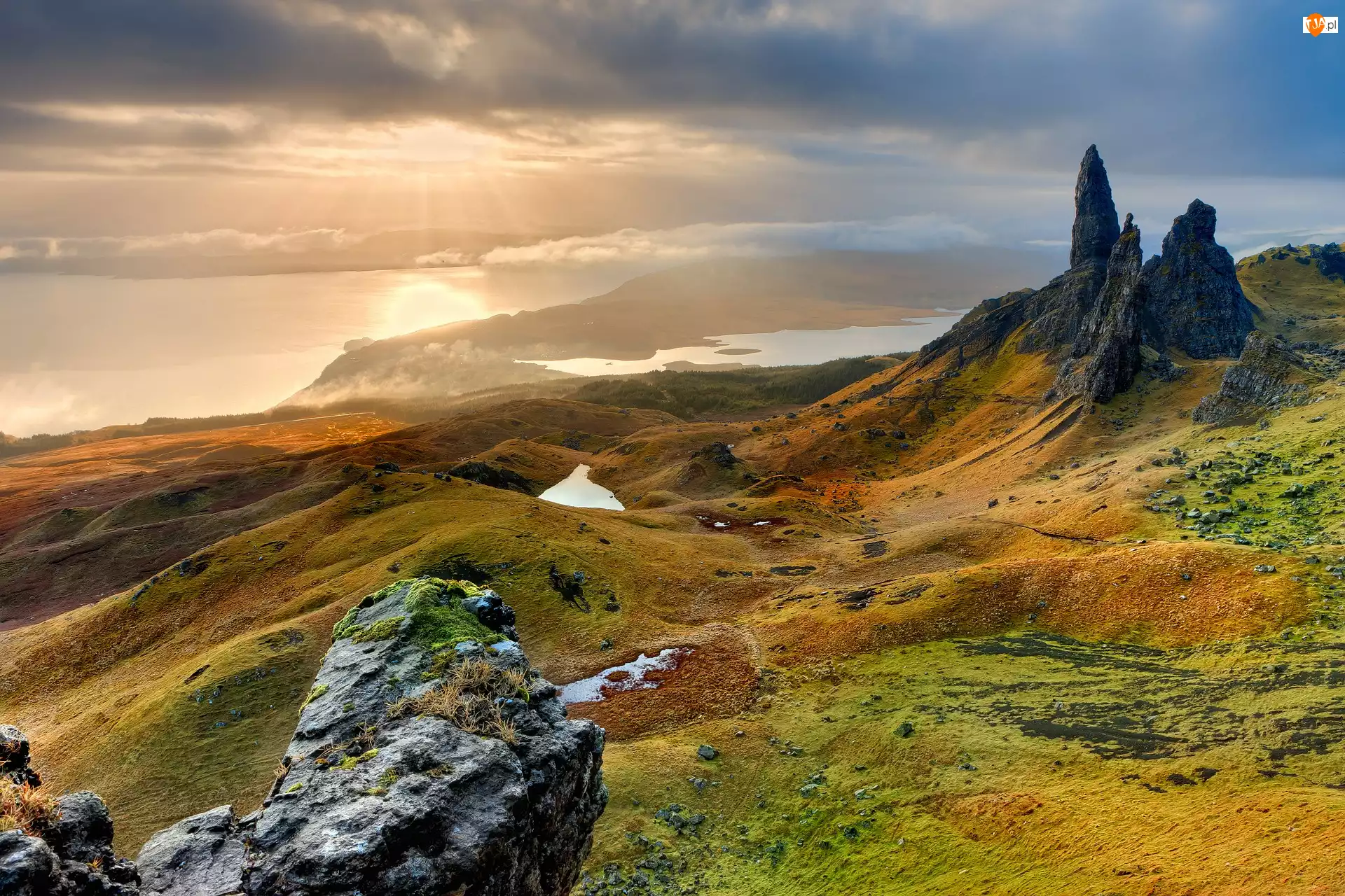 Skały, Szkocja, Doliny, Jezioro, Wyspa Skye, Wzgórze The Storr, Wschód słońca, Morze