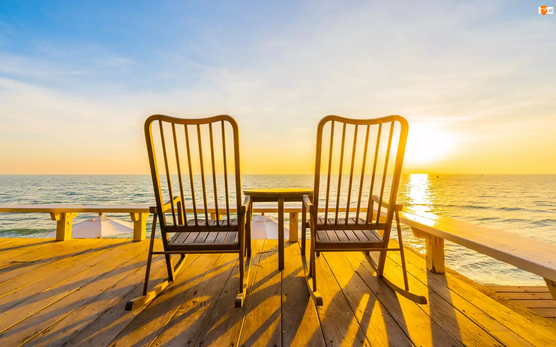 Krzesła, Podest, Morze, Wschód słońca, Stolik