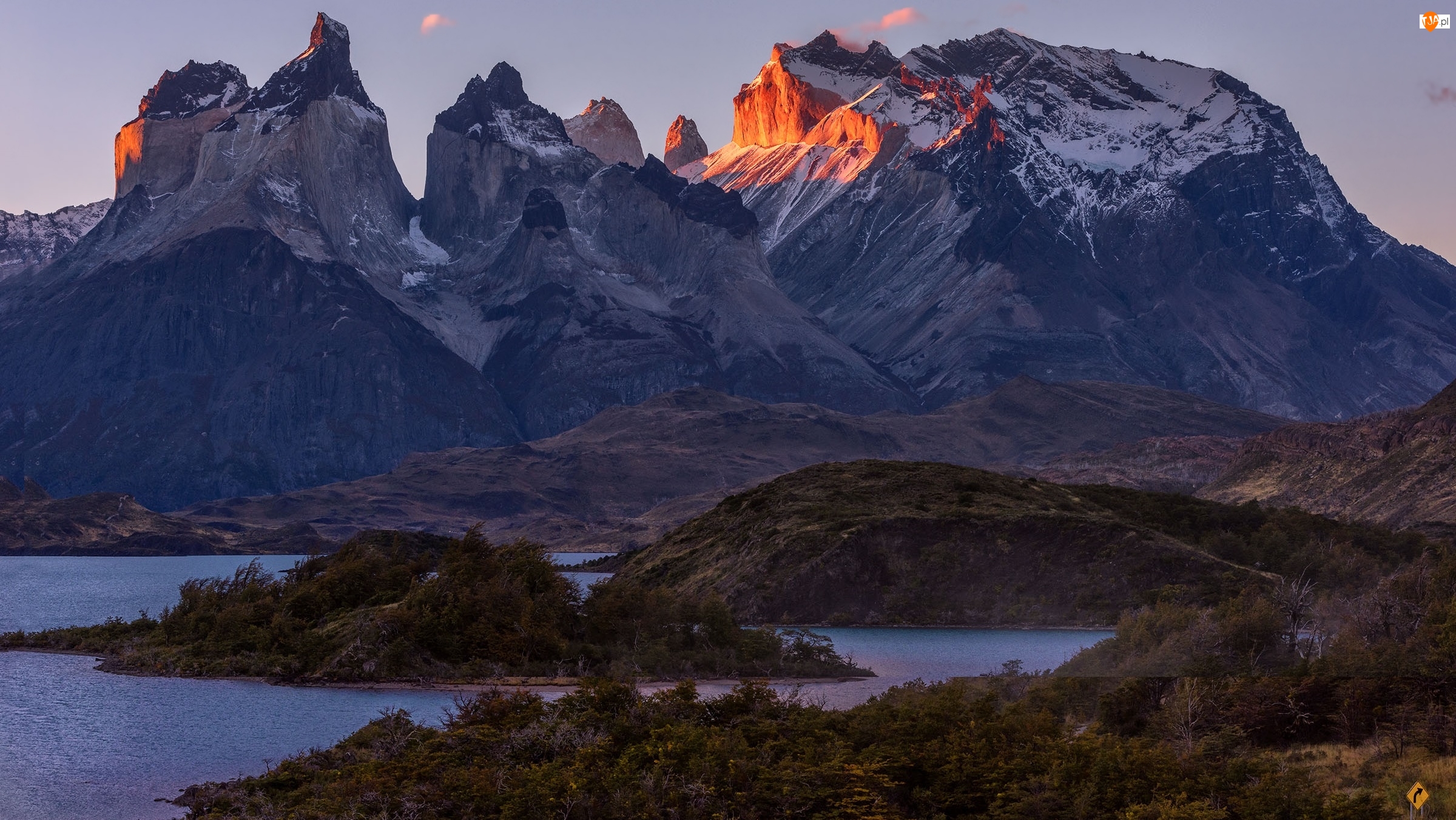 Góry Cordillera del Paine, Park Narodowy Torres del Paine, Jezioro, Chile, Masyw Torres del Paine, Patagonia
