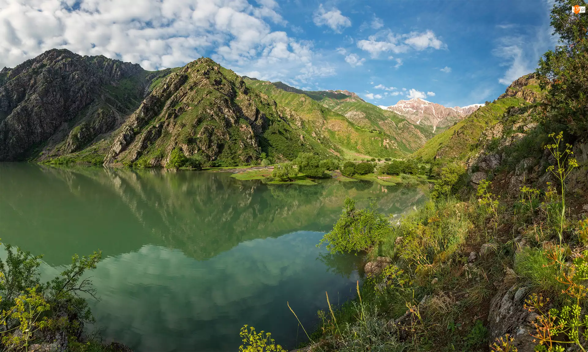 Jezioro Urunghach, Góry, Chmury, Uzbekistan, Roślinność, Czatkalski Rezerwat Biosfery