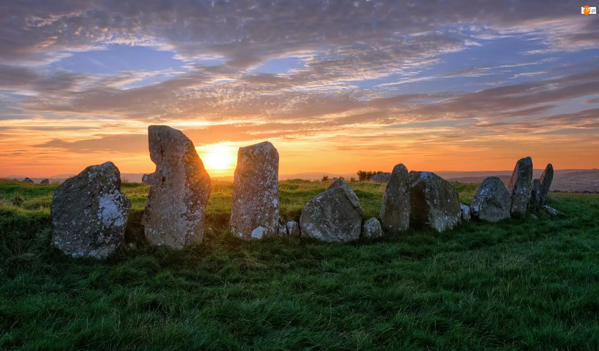 Kamienny krąg, Kamienie, Irlandia, Beltany Stone Circle, Hrabstwo Donegal, Chmury, Wschód słońca