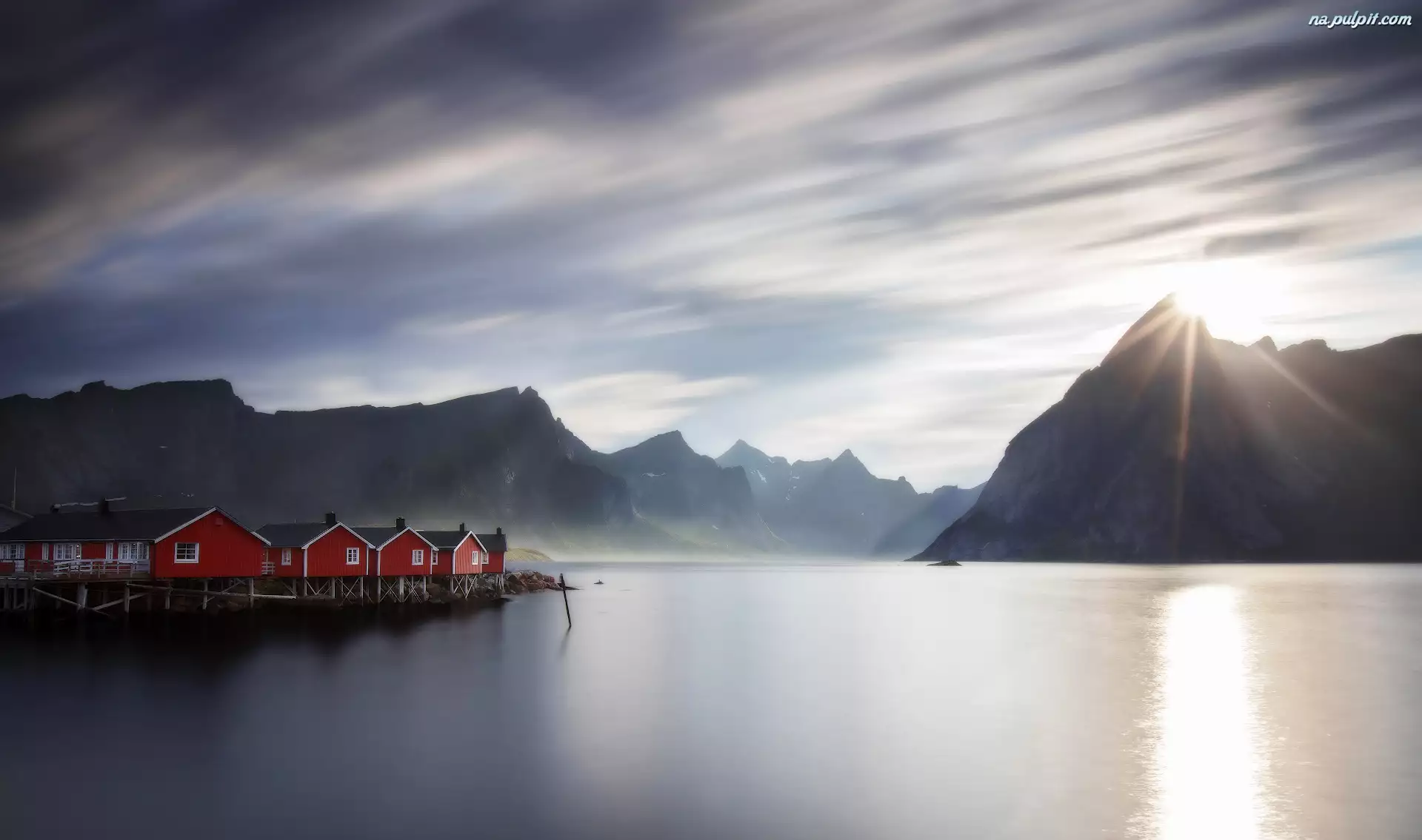 Wieś Reine, Czerwone, Norwegia, Góry, Lofoty, Morze Norweskie, Domy