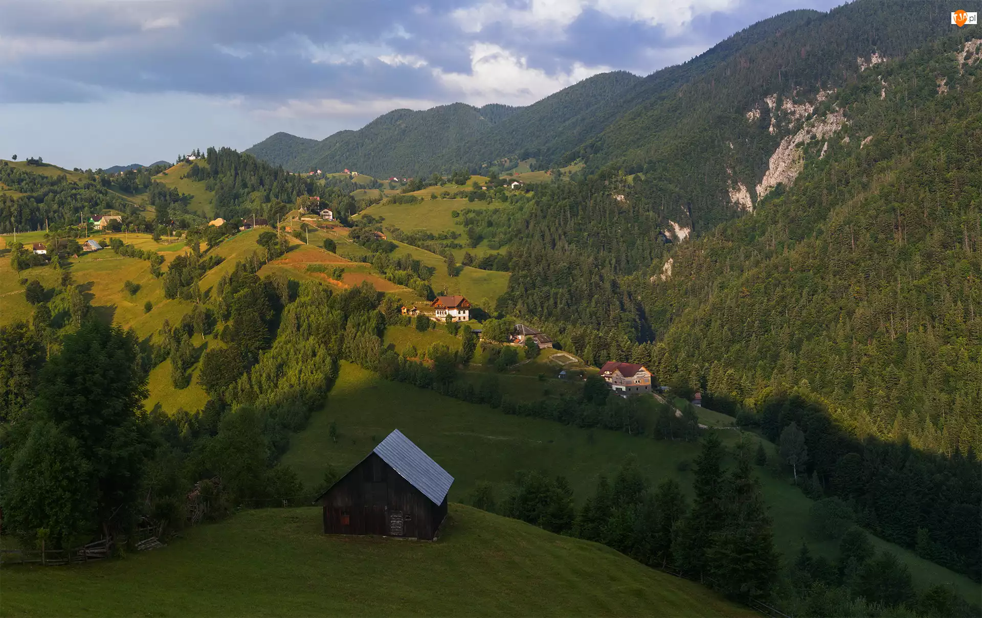 Domy, Góry Karpaty, Transylwania, Rumunia, Drzewa, Siedmiogród