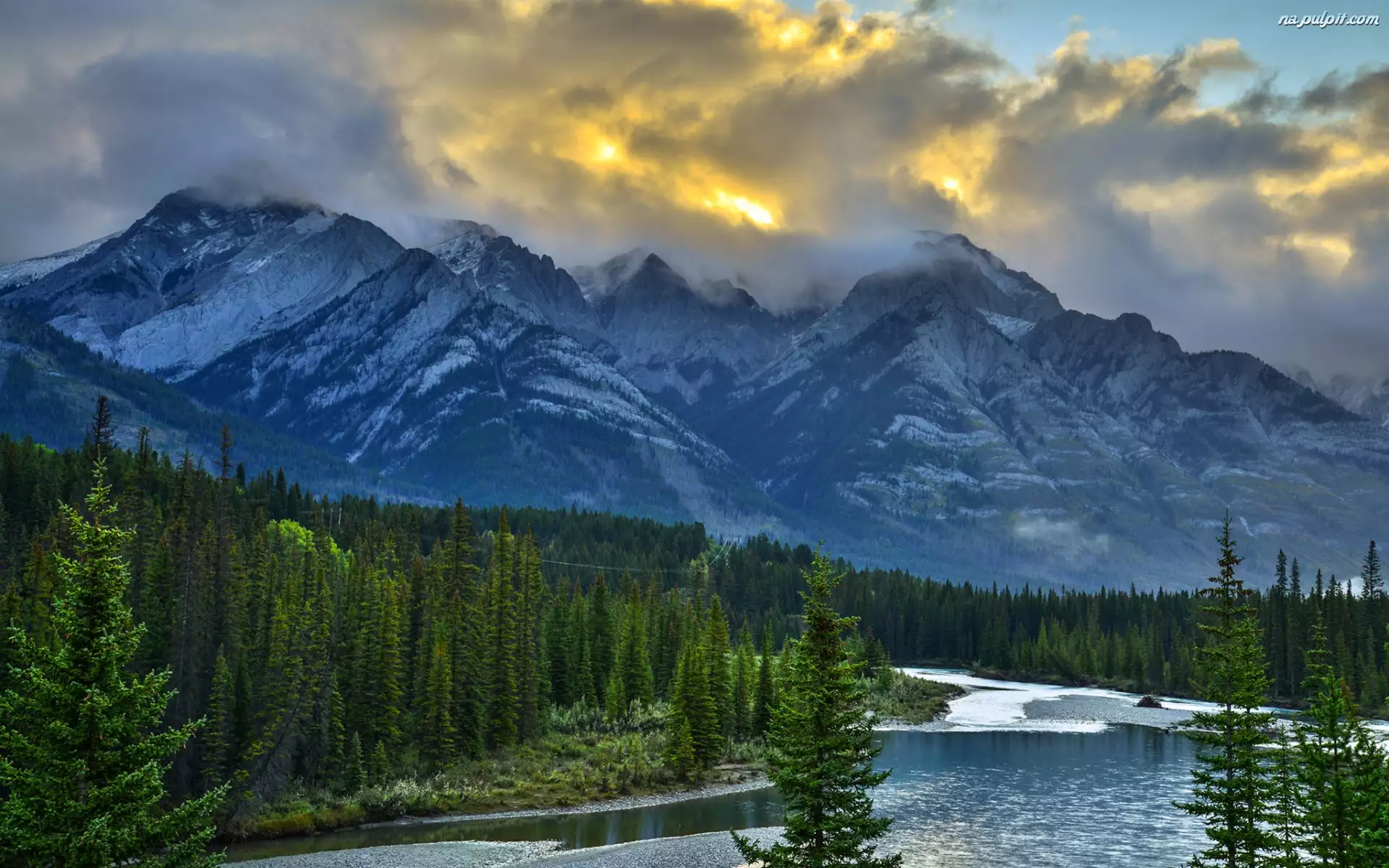 Park Narodowy Banff, Góry, Las, Prowincja Alberta, Chmury, Drzewa, Kanada, Rzeka Bow