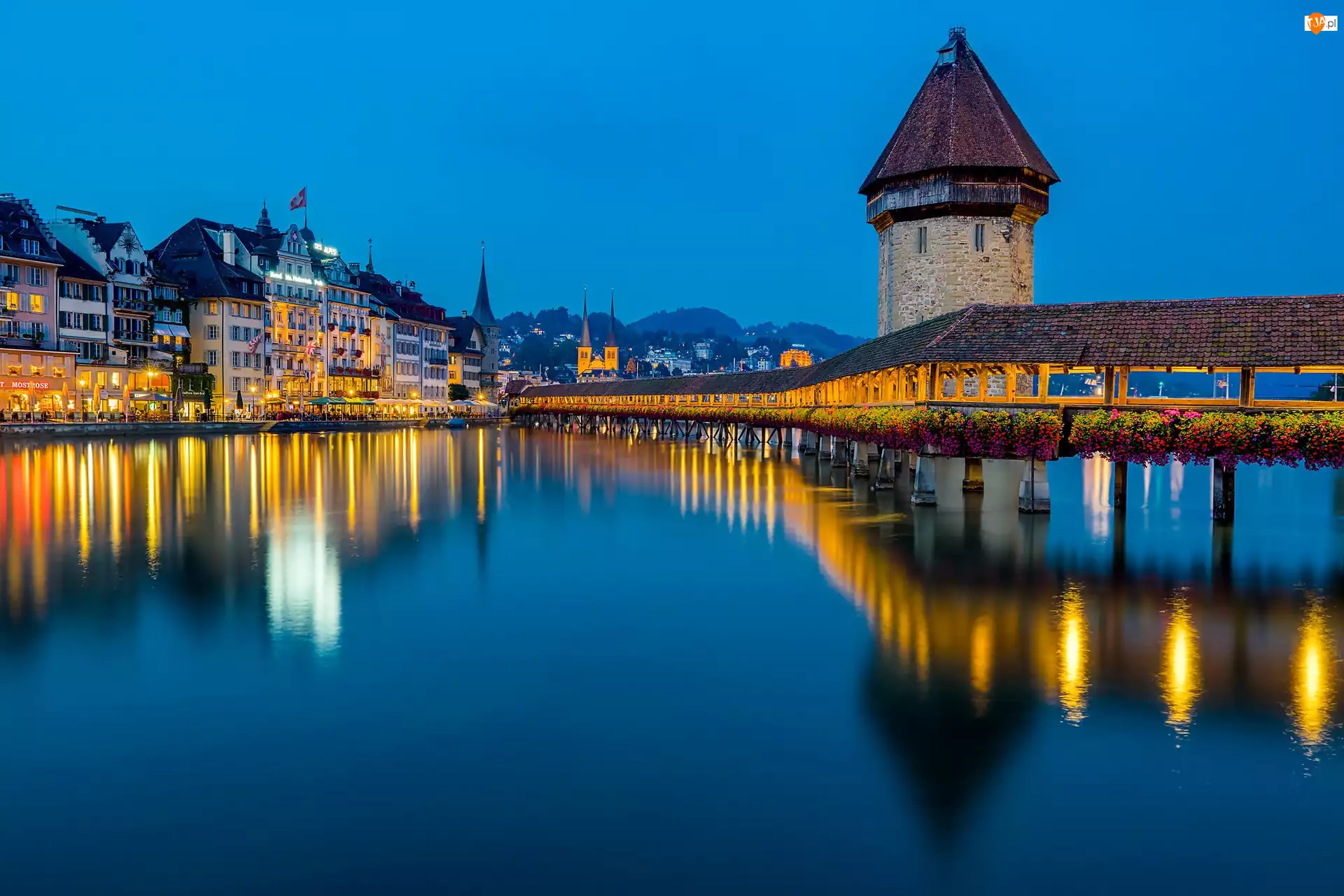 Oświetlony, Most Kapellbrucke, Szwajcaria, Rzeka Reuss, Lucerna, Domy, Wieża