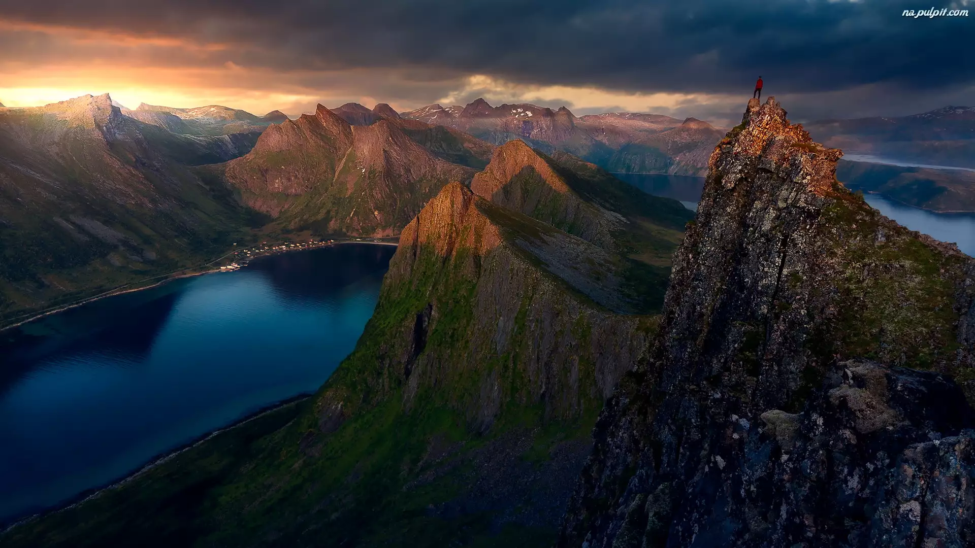 Góry, Zachód słońca, Szczyt Husfjellet, Norwegia, Morze, Wyspa Senja