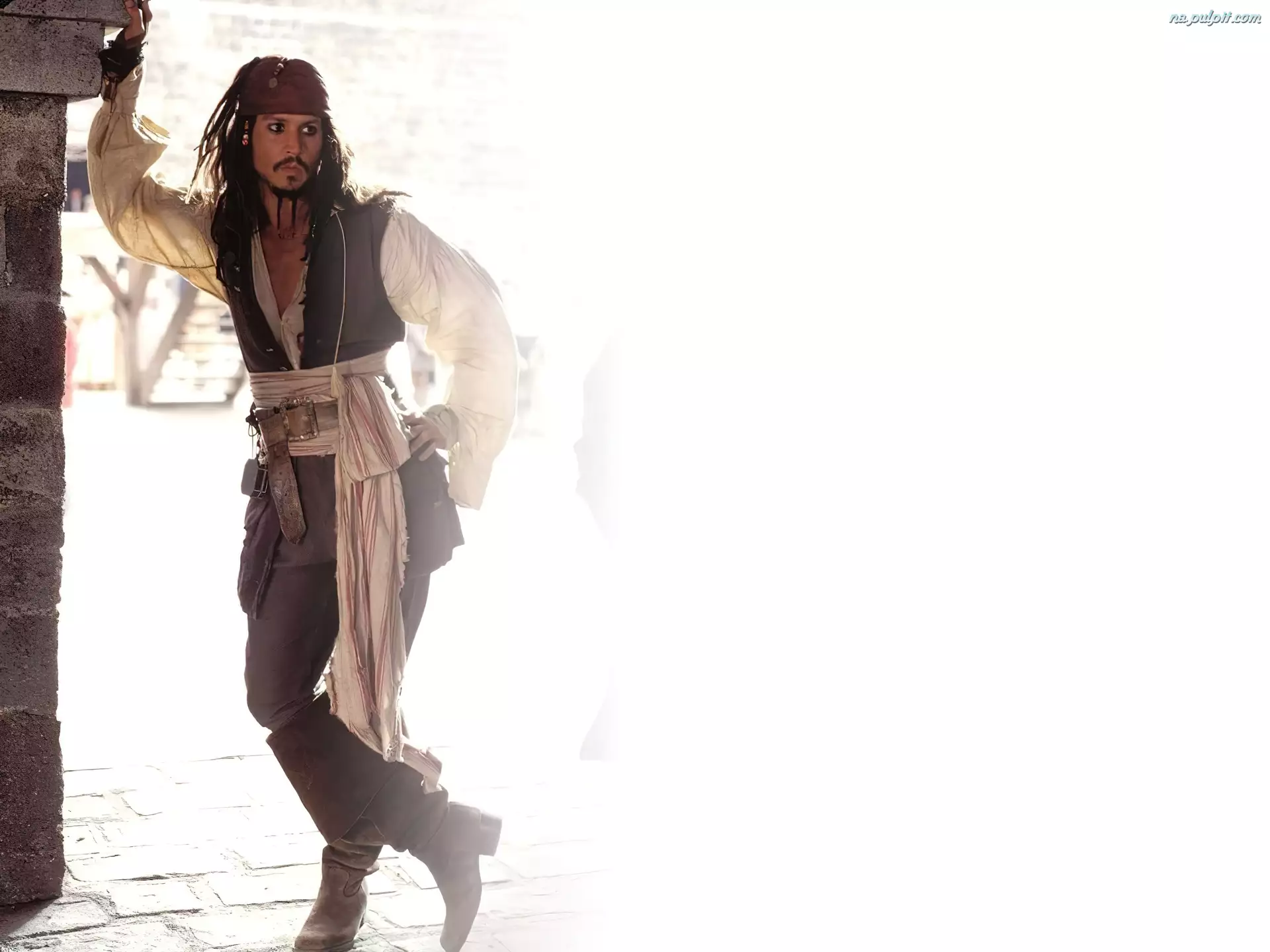 Johnny Depp, białe, mur, tło, Piraci Z Karaibów