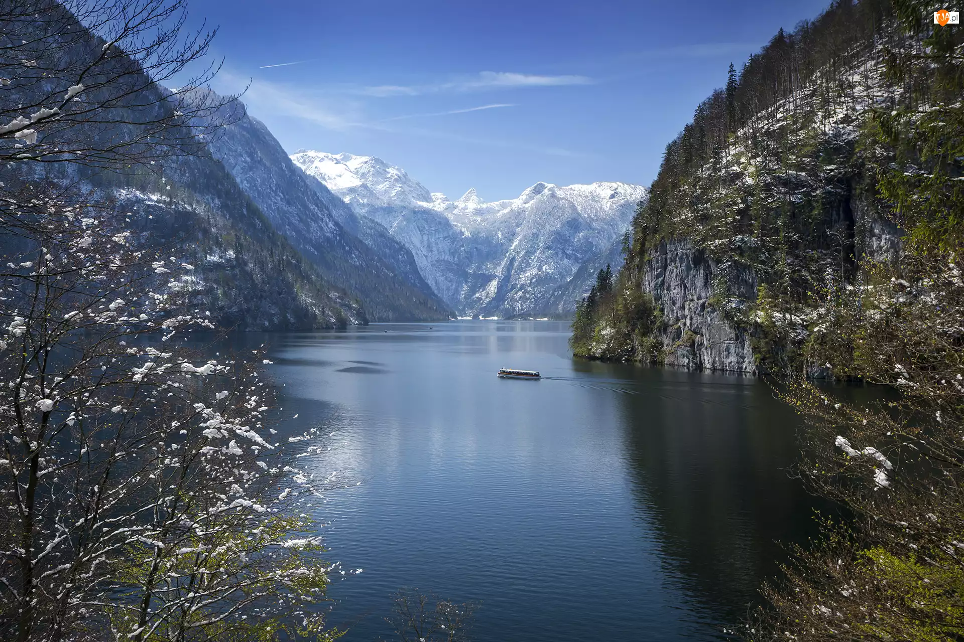 Park Narodowy Berchtesgaden, Jezioro Konigssee, Alpy, Bawaria, Statek, Drzewa, Niemcy, Góry