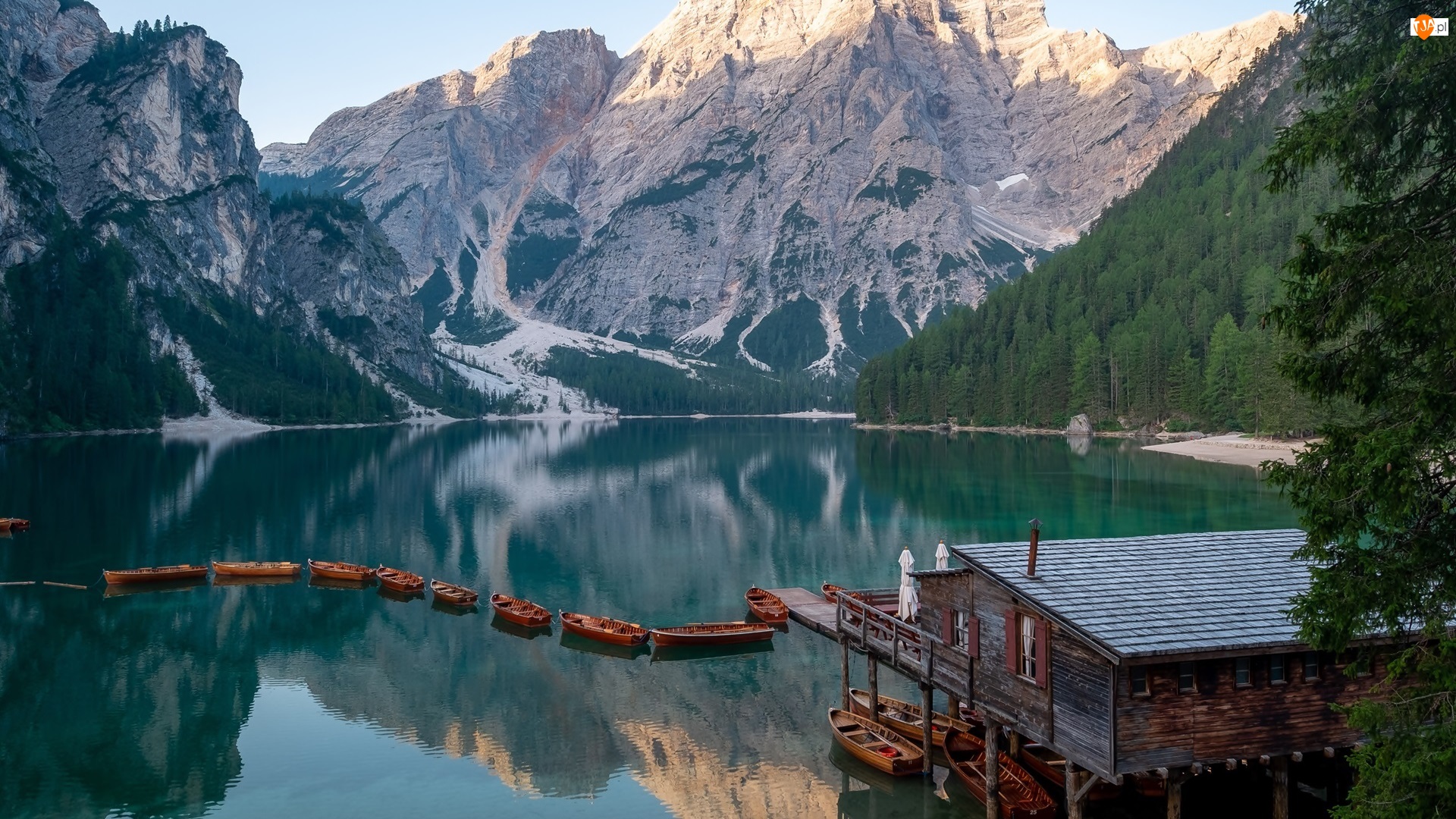 Południowy Tyrol, Góry Dolomity, Łódki, Włochy, Dom, Drewniany, Jezioro Pragser Wildsee