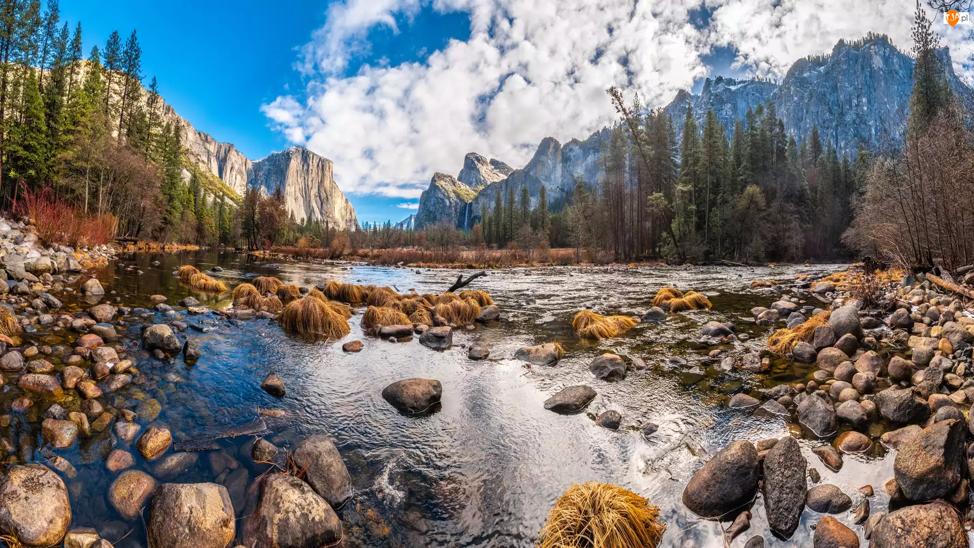 Chmury, Merced River, Kamienie, Rzeka, Kalifornia, Stany Zjednoczone, Góry, Park Narodowy Yosemite, Sierra Nevada, Drzewa