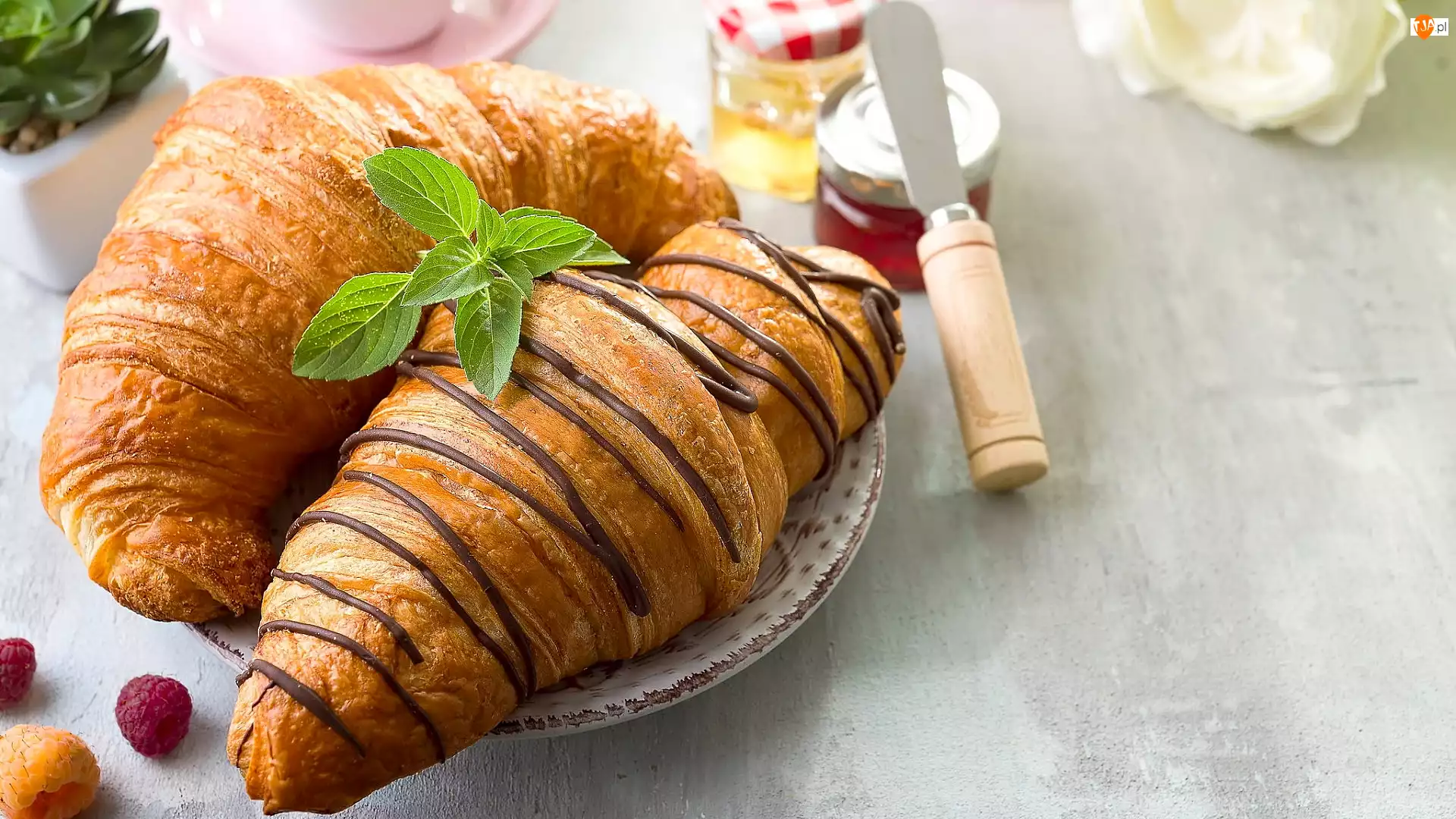 Dwa Croissanty Na Talerzyku