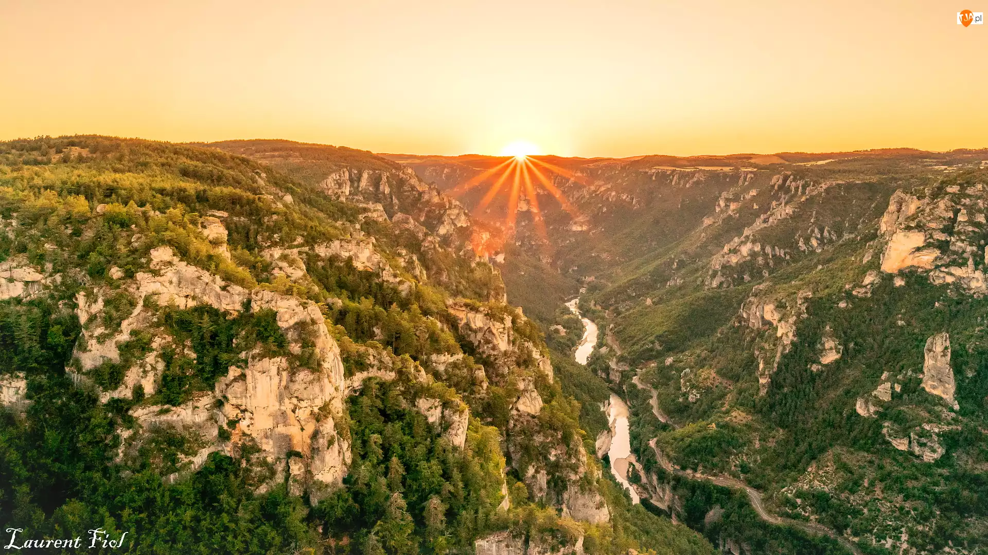 Gorges du Tarn, Rzeka Tarn, Francja, Wąwóz, Promienie słońca, Lasy, Skały