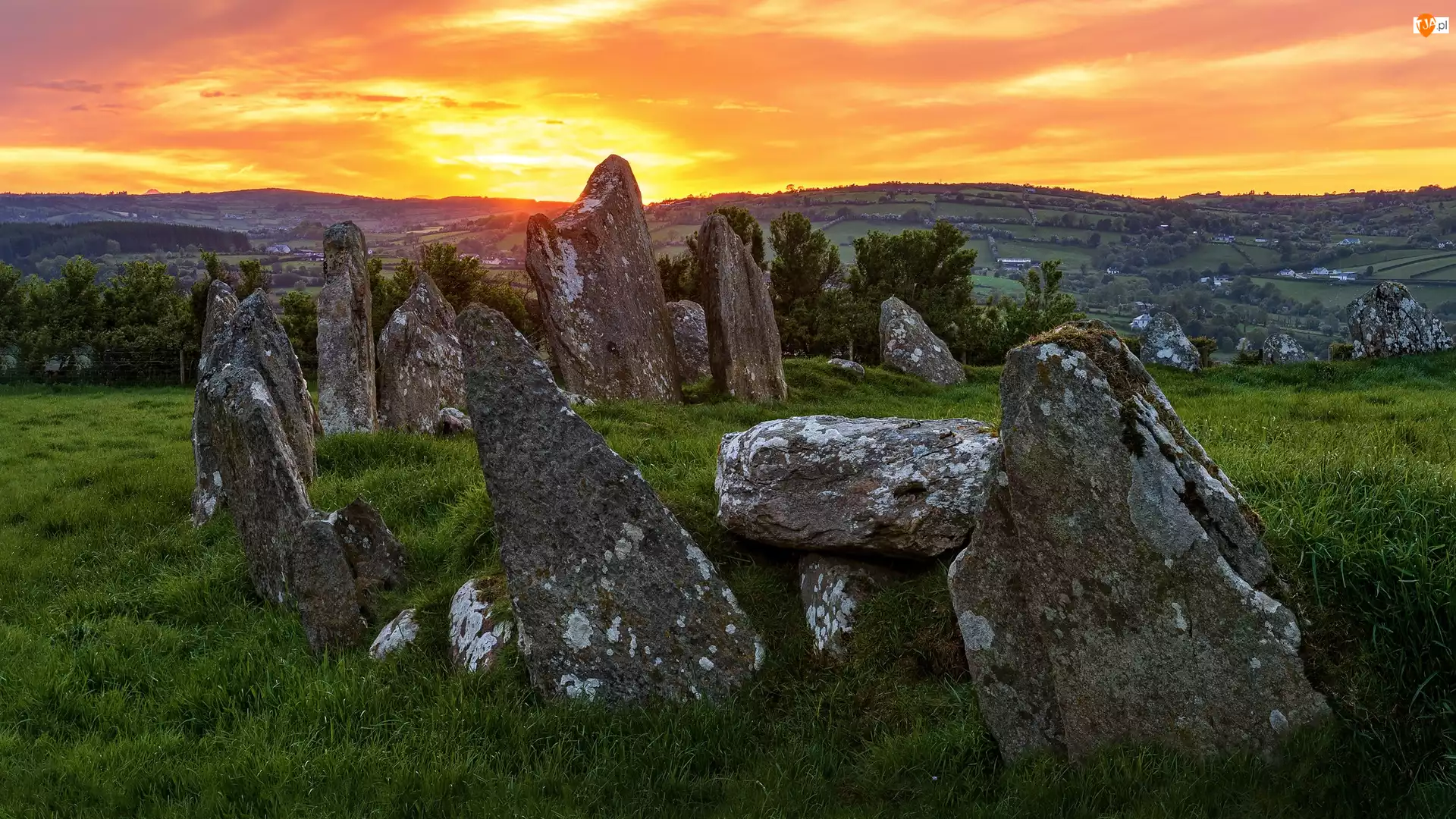 Chmury, Beltany Stone Circle, Kamienie, Hrabstwo Donegal, Kamienny, Zachód słońca, Irlandia, Krąg