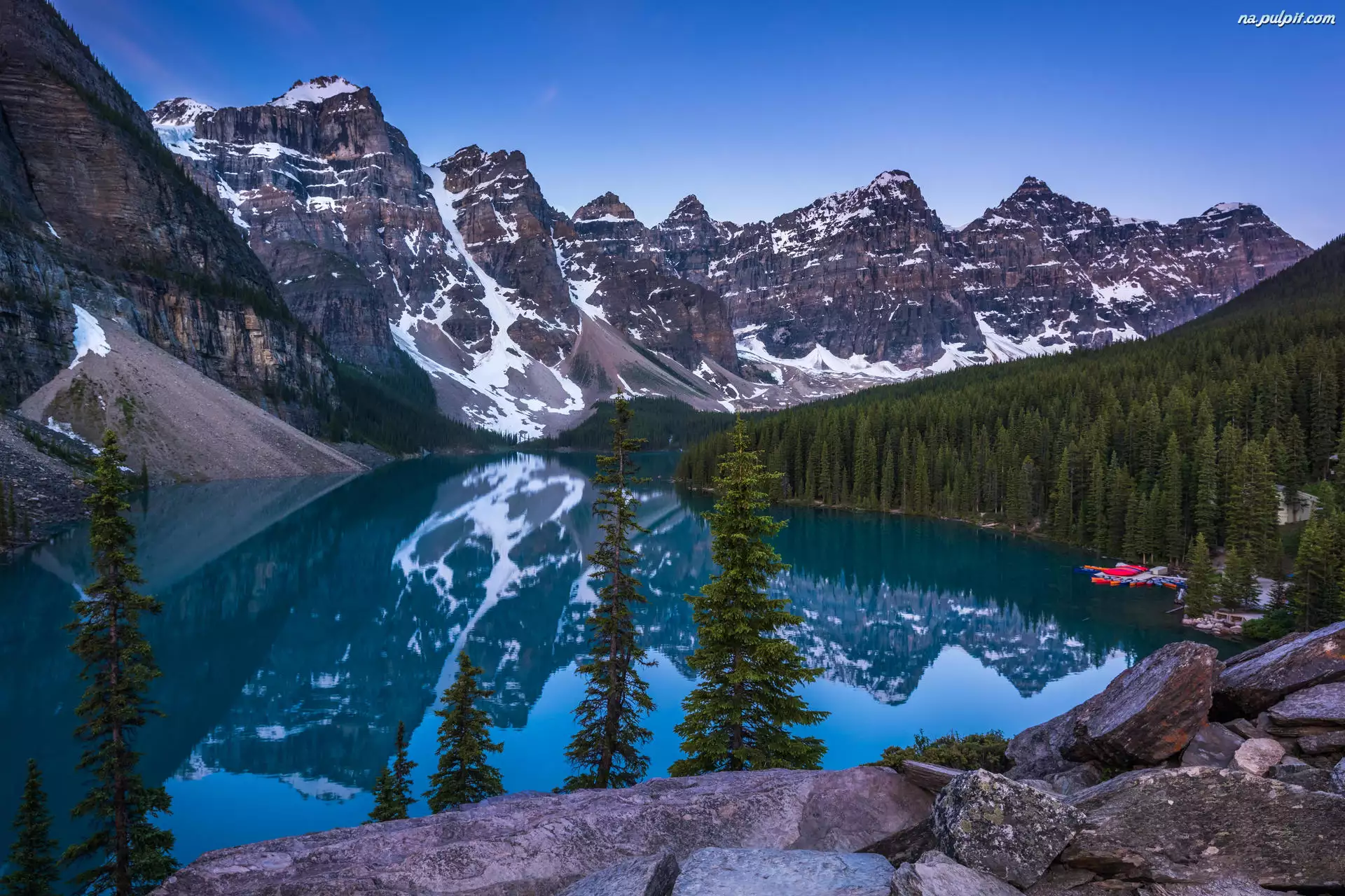 Kanada, Prowincja Alberta, Chmury, Drzewa, Kamienie, Jezioro, Moraine Lake, Park Narodowy Banff, Góry