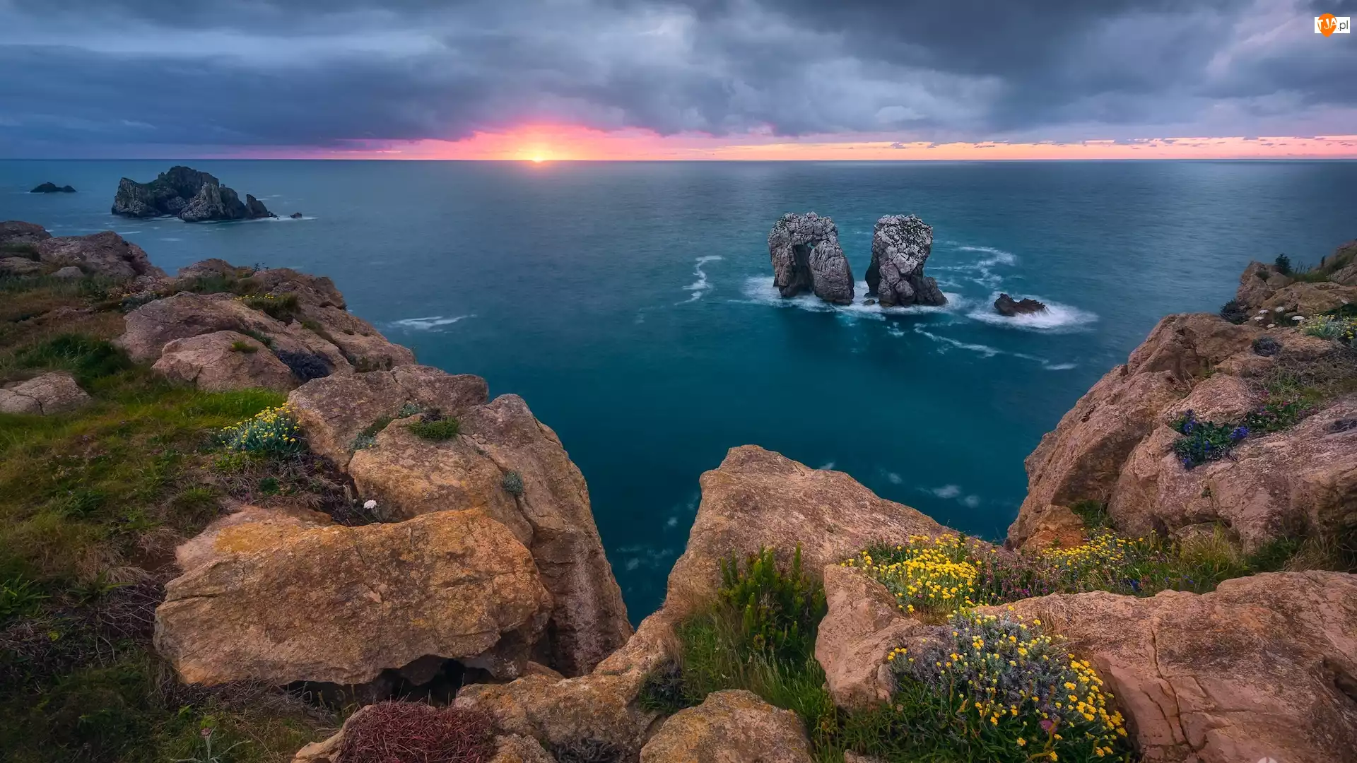 Zatoka Biskajska, Morze, Skały, Zachód słońca, Wybrzeże, Chmury, Hiszpania, Costa Quebrada