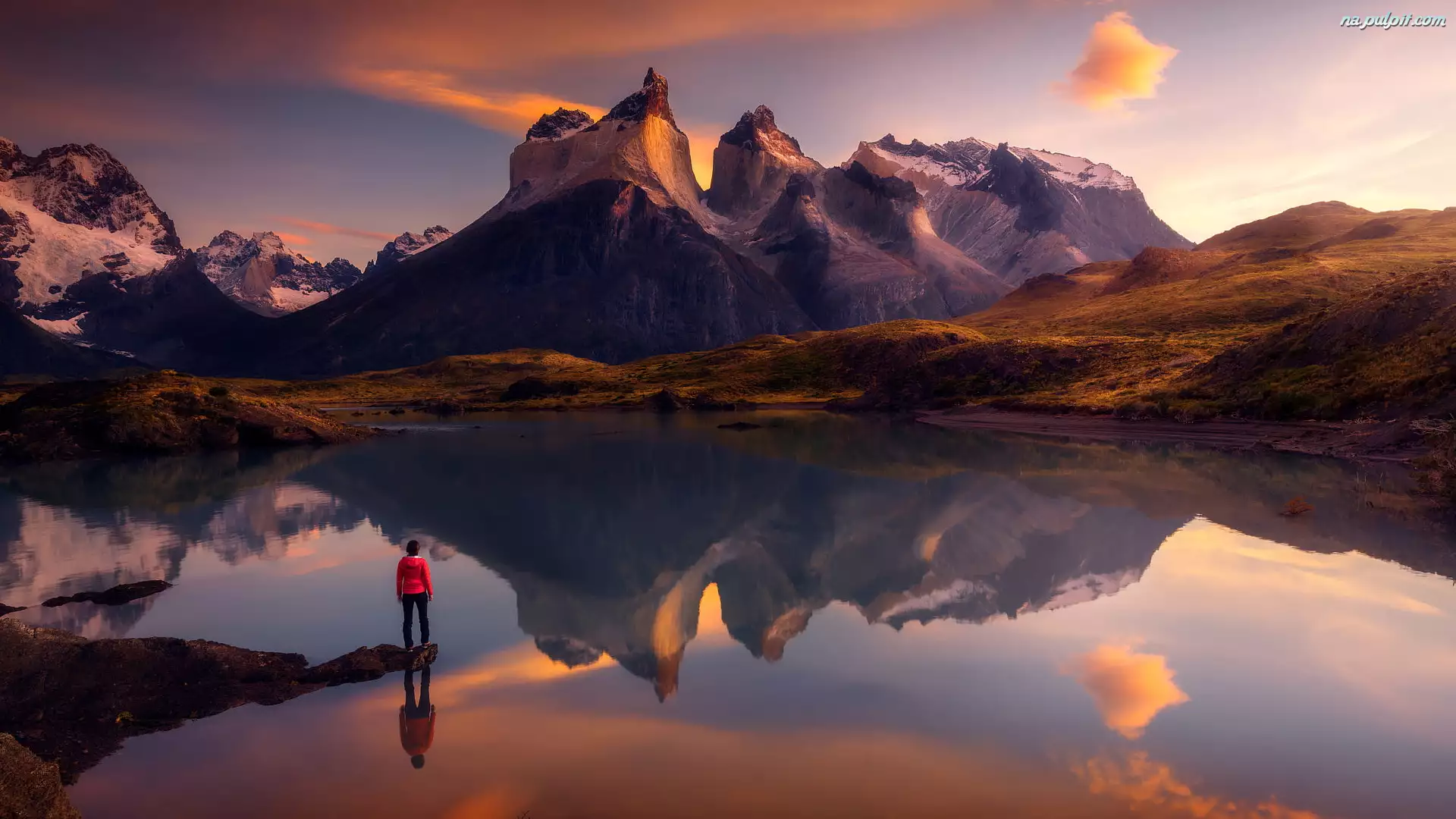 Chile, Człowiek, Wschód słońca, Torres del Paine, Jezioro Pehoe, Park Narodowy Torres del Paine, Cordillera del Paine, Góry, Masyw, Patagonia