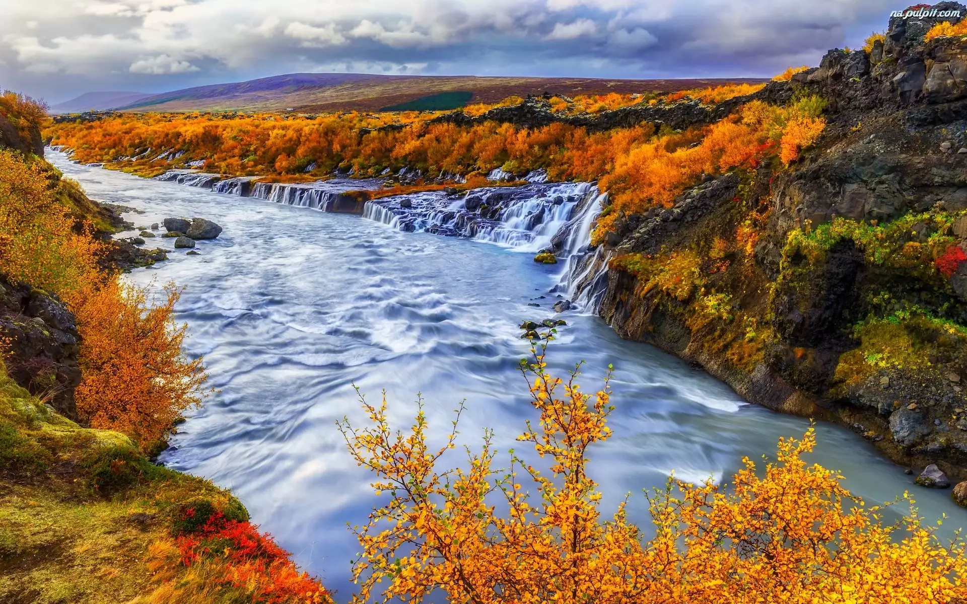 Skały, Rzeka, Islandia, Jesień, Region Vesturland, Roślinność, Wodospad Hraunfossar