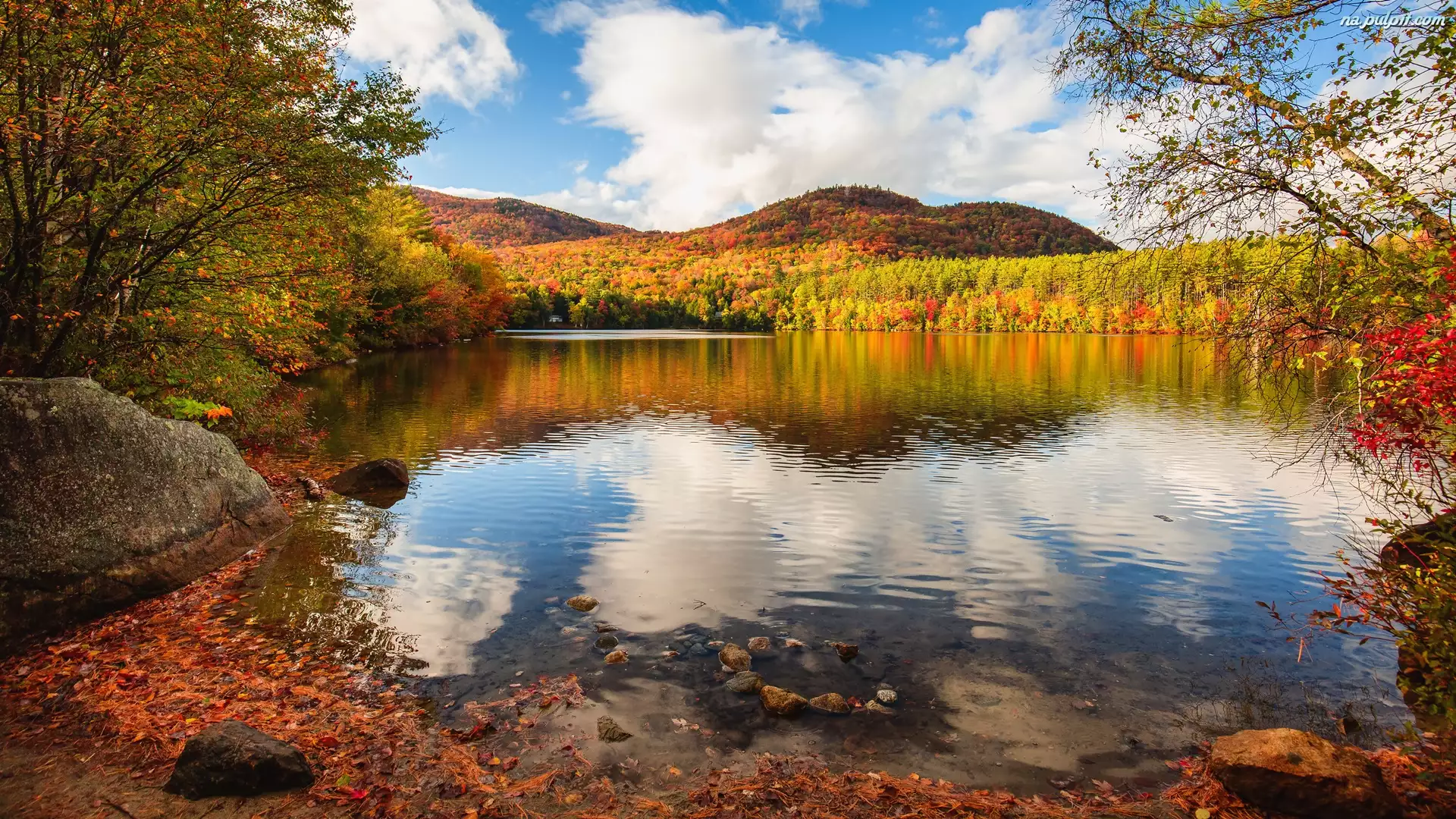 Stany Zjednoczone, Mirror Lake, Stan New Hampshire, Chmury, Tuftonboro, Drzewa, Jesień, Jezioro, Góry