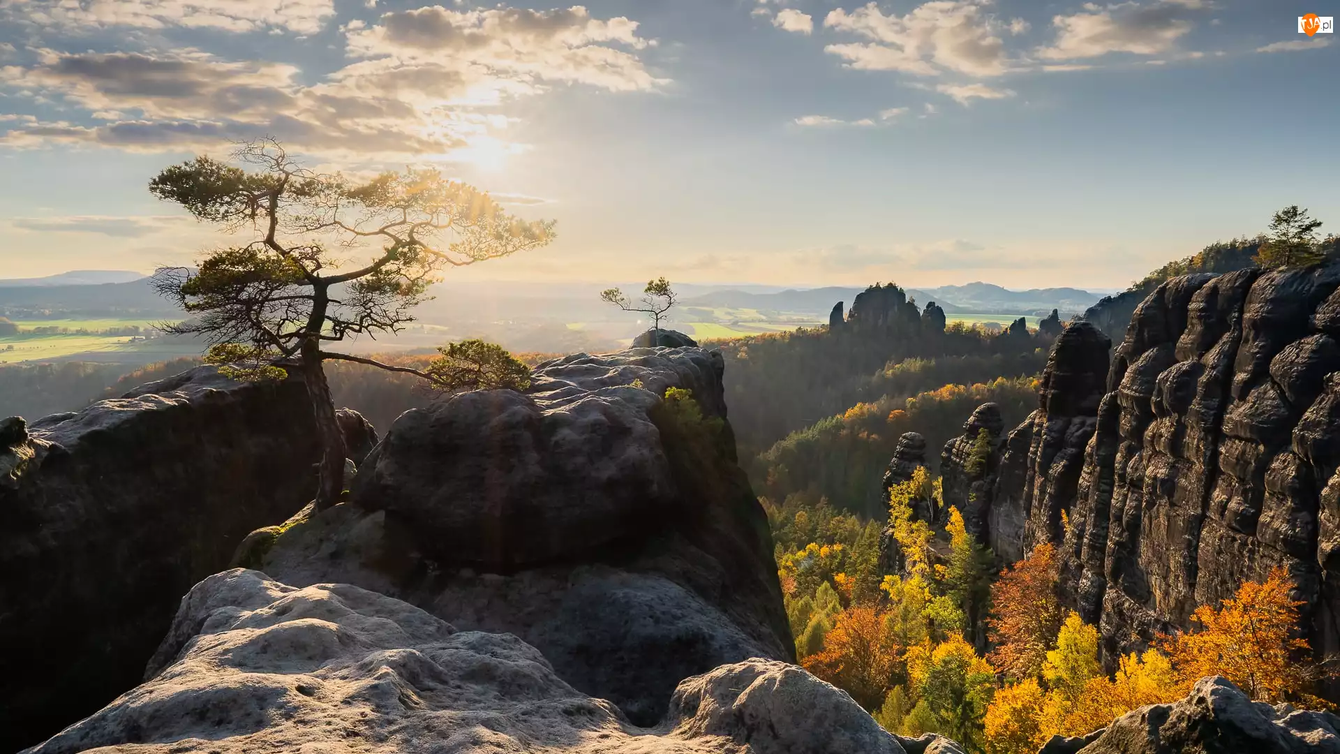 Jesień, Niemcy, Skały, Chmury, Park Narodowy Saskiej Szwajcarii, Drzewa, Wschód słońca, Góry Połabskie