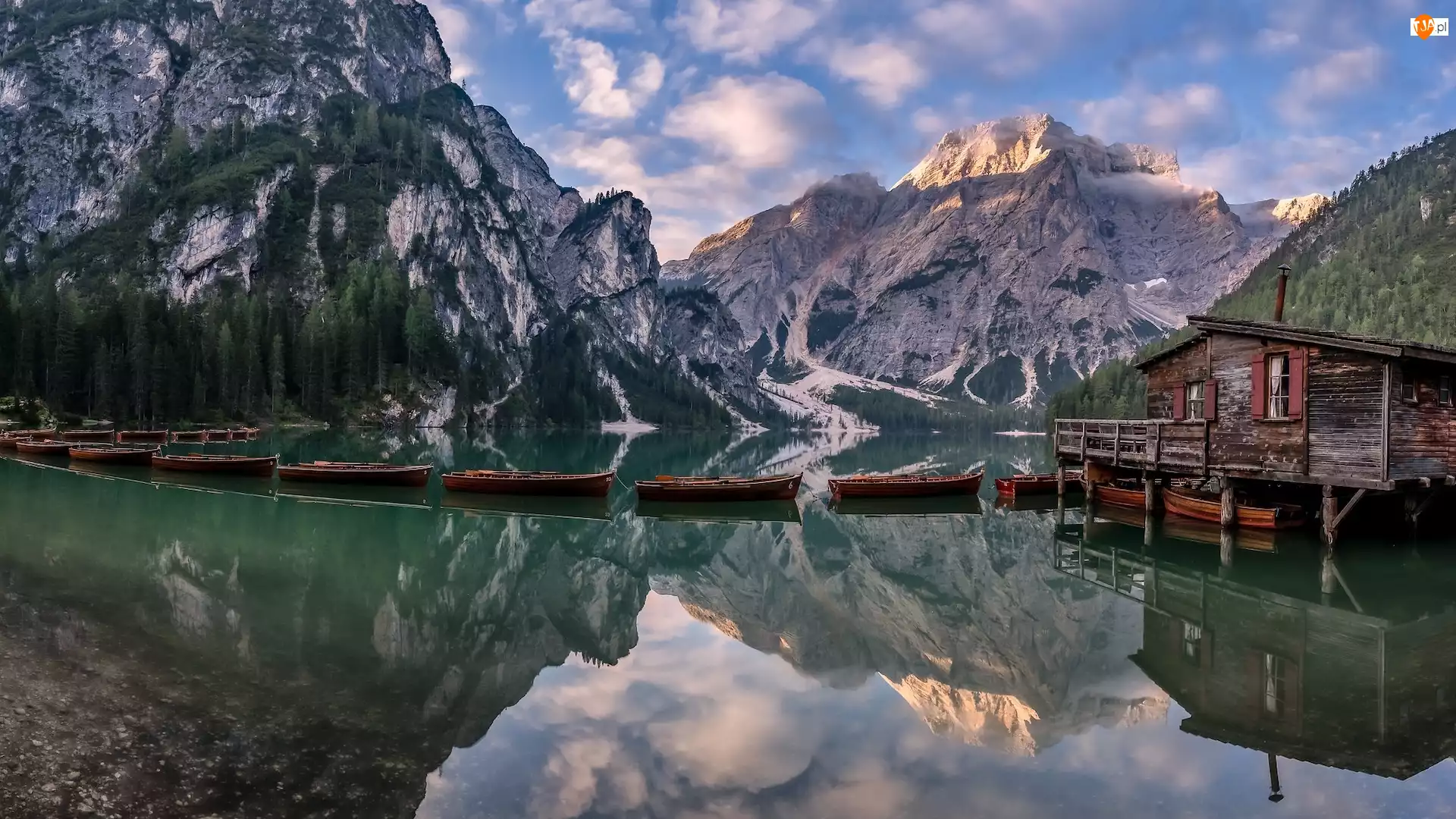 Drewniany, Włochy, Lago di Braies, Domek, Jezioro, Góry Dolomity, Łódki, Pragser Wildsee