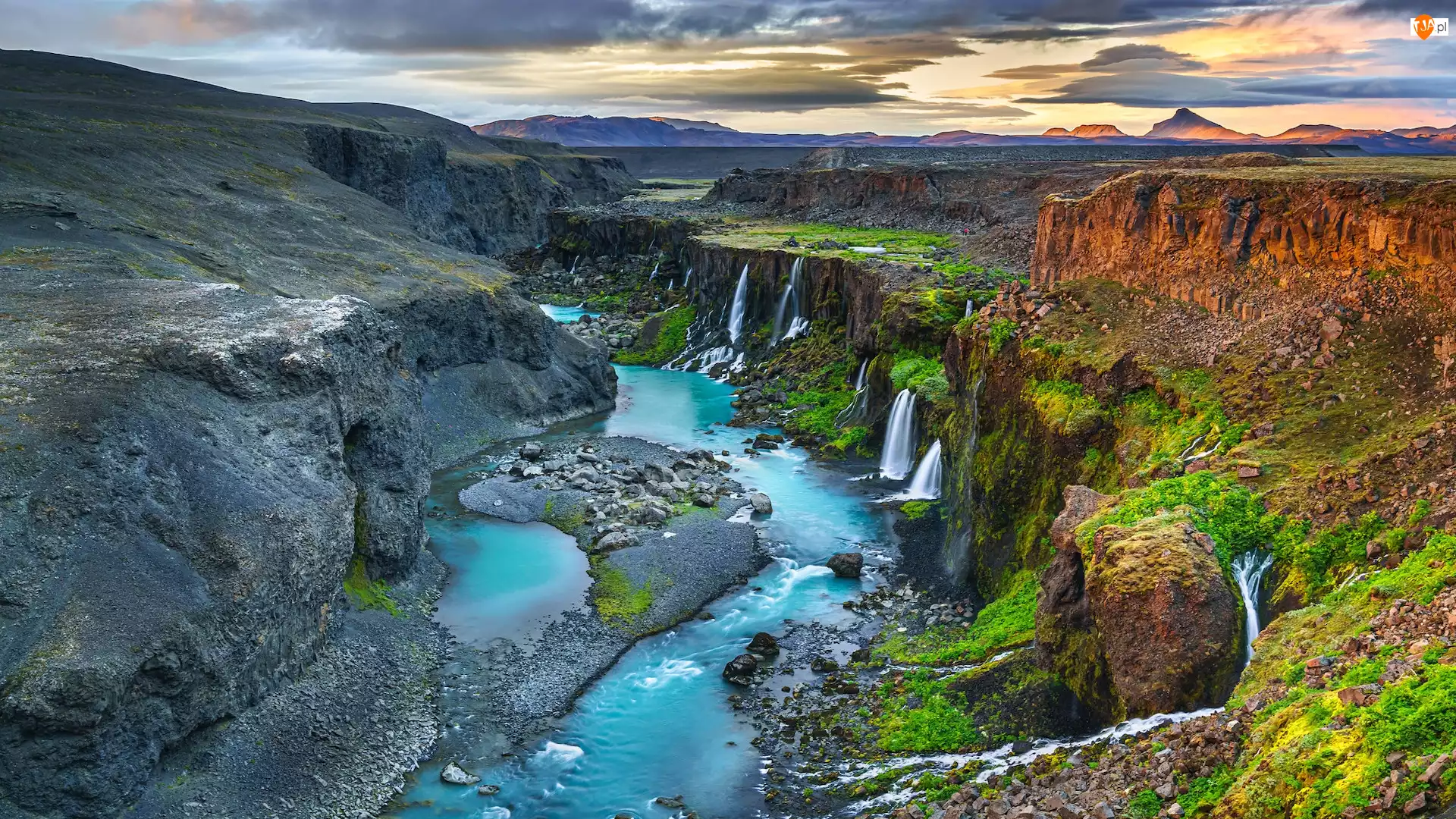 Wodospady, Góry, Kanion Sigoldugljufur, Islandia, Skały, Rzeka Fjadra