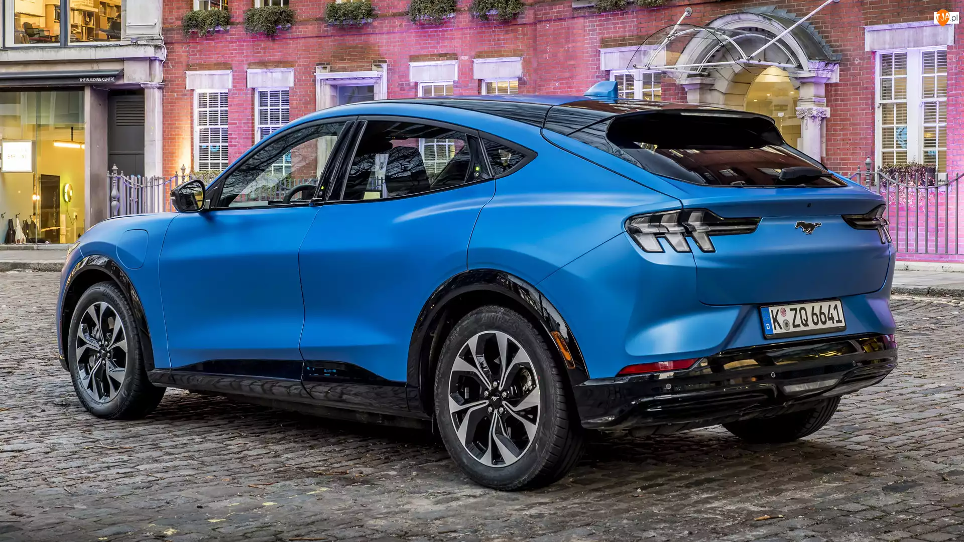 Ford Mustang Mach-E, Niebieski
