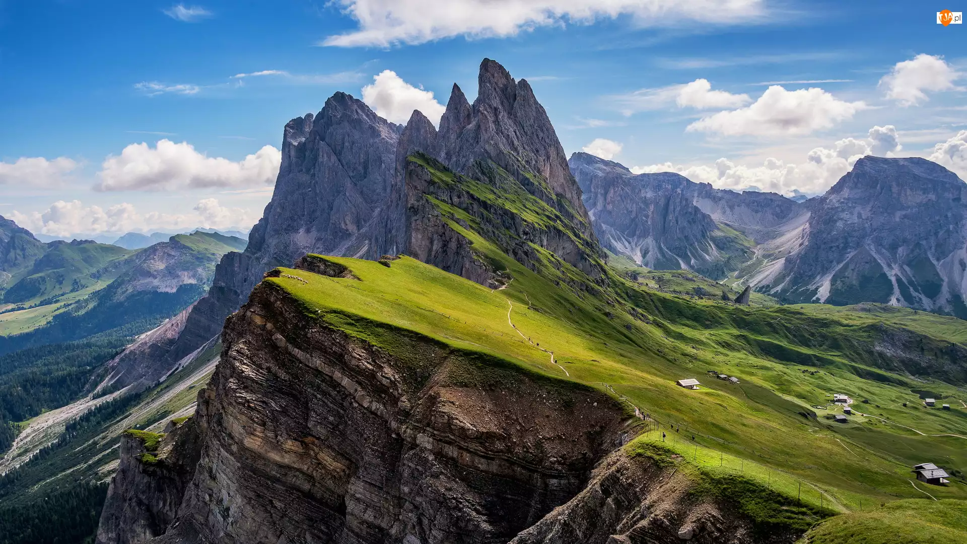 Masyw Odle, Rezerwat przyrody, Włochy, Góry Dolomity, Prowincja Bolzano, Domki, Puez-Geisler