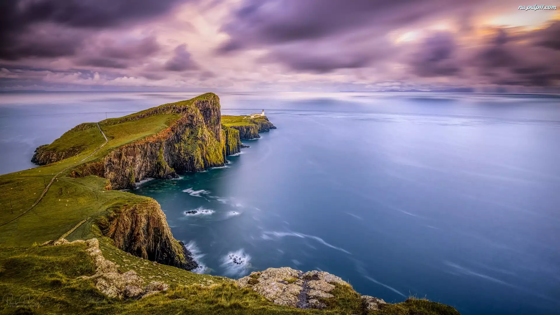 Szkocja, Wybrzeże, Półwysep Duirinish, Latarnia morska, Neist Point Lighthouse, Klif, Skały, Morze Szkockie, Wyspa Skye