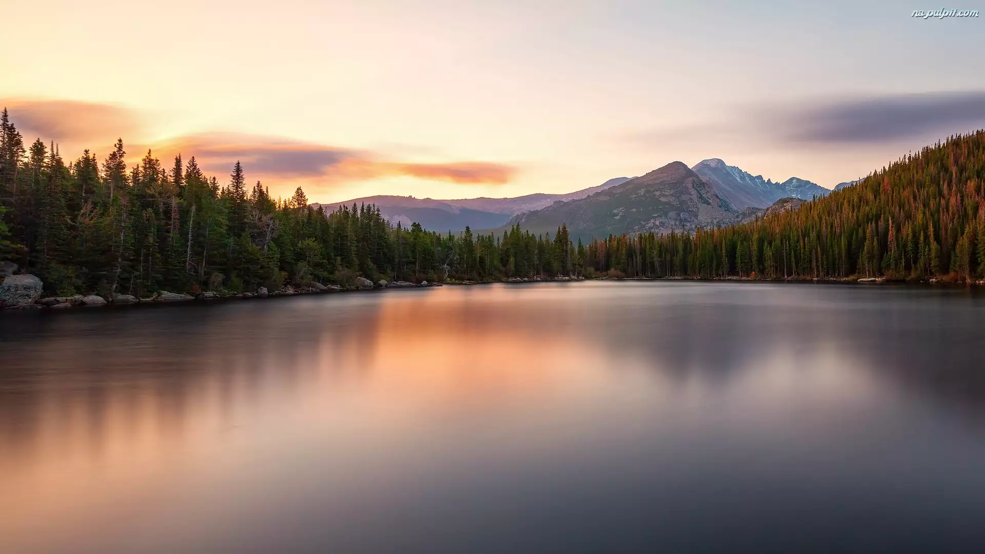 Jezioro Bear Lake, Park Narodowy Gór Skalistych, Stany Zjednoczone, Góry Skaliste, Kolorado, Drzewa, Kamienie