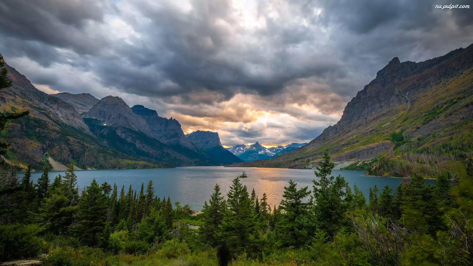 Góry, Stany Zjednoczone, Jezioro, Drzewa, Stan Montana, Saint Mary Lake, Chmury, Park Narodowy Glacier