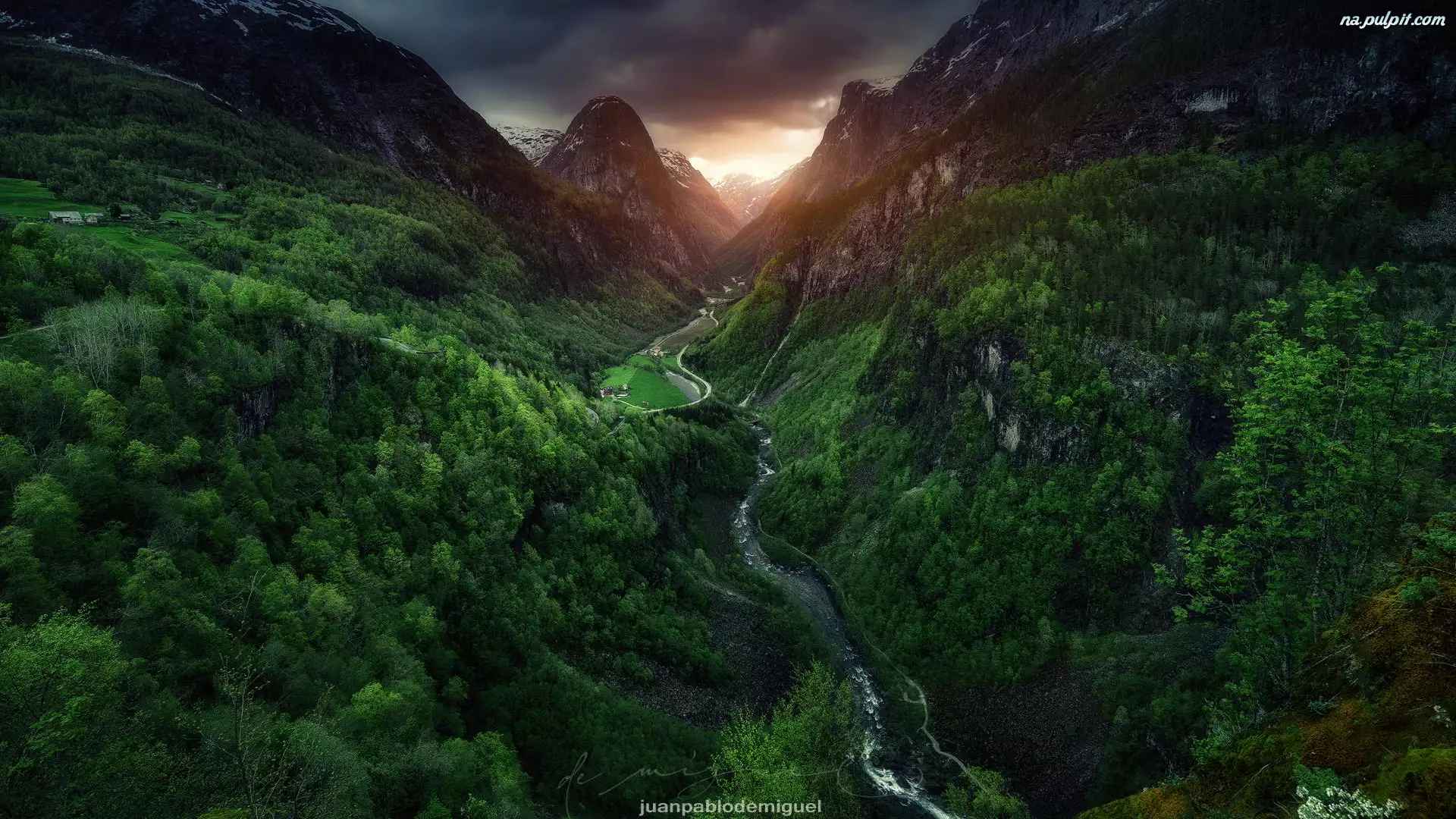 Gmina Voss, Góry, Dolina Naroydalen, Norwegia, Fiord Naroyfjorden, Lasy, Zielone