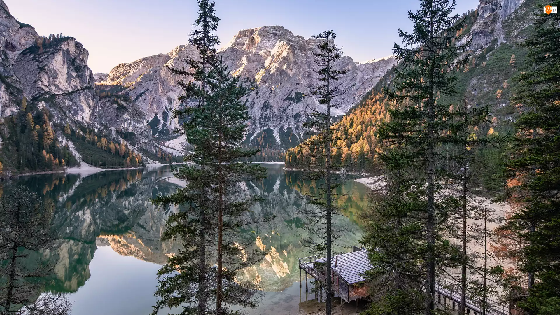 Pragser Wildsee, Góry, Włochy, Jezioro, Dom, Drzewa, Dolomity