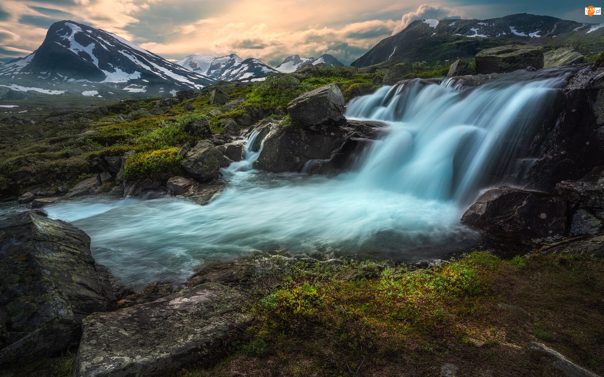 Góry Jotunheimen, Norwegia, Wodospad, Chmury, Rzeka, Skały
