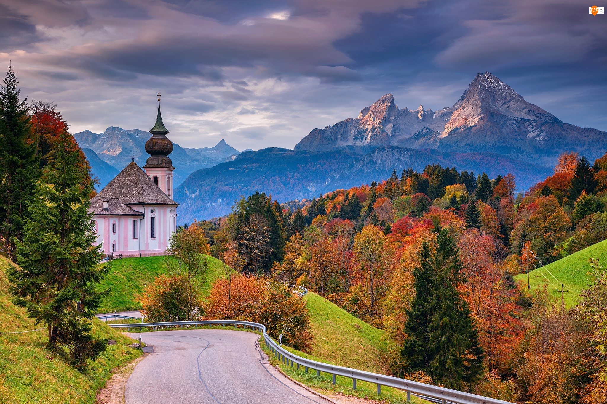 Niemcy, Alpy Salzburskie, Berchtesgaden, Góry, Sanktuarium Maria Gern, Kościół, Drzewa, Jesień, Droga, Bawaria