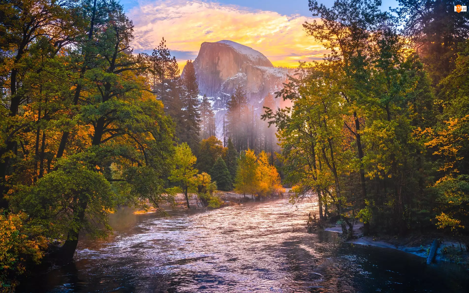 Half Dome, Merced River, Jesień, Drzewa, Góry, Kalifornia, Rzeka, Park Narodowy Yosemite, Las, Szczyt, Stany Zjednoczone