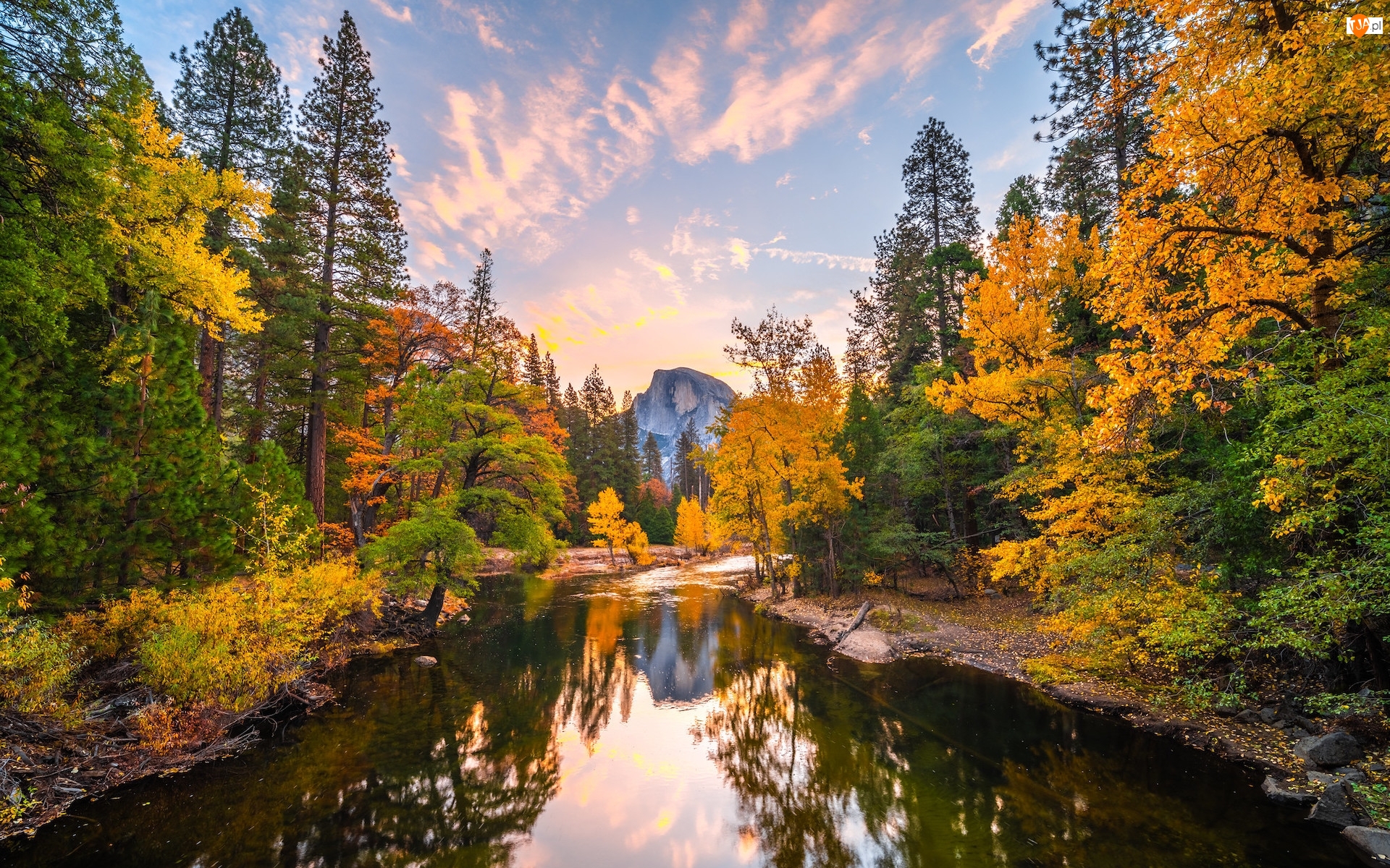 Stany Zjednoczone, Jesień, Odbicie, Drzewa, Góry, Park Narodowy Yosemite, Rzeka, Szczyt Half Dome, Merced River, Kalifornia
