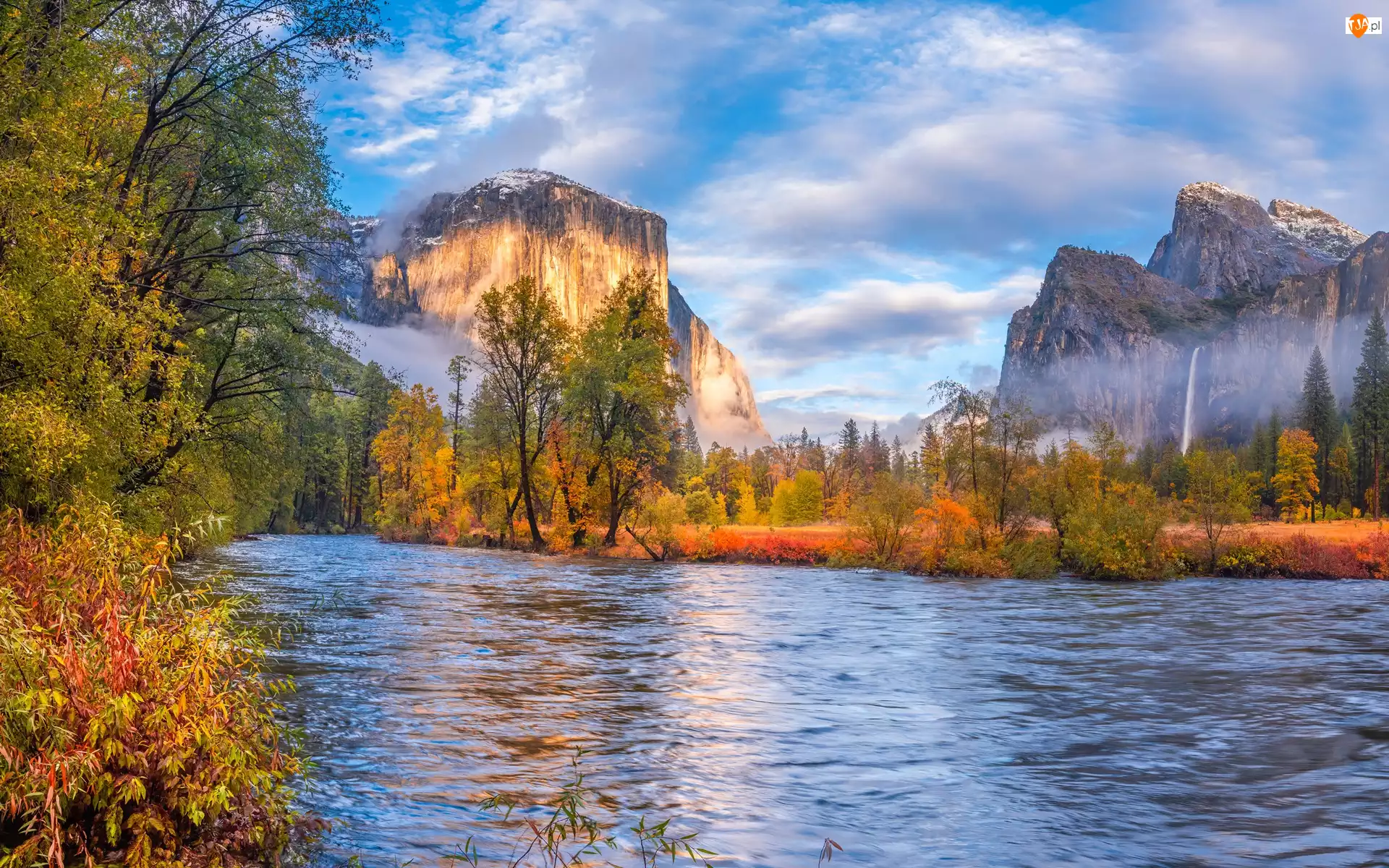 Chmury, Merced River, Drzewa, Rzeka, Kalifornia, Stany Zjednoczone, Góry Sierra Nevada, Park Narodowy Yosemite, Wodospad, Jesień