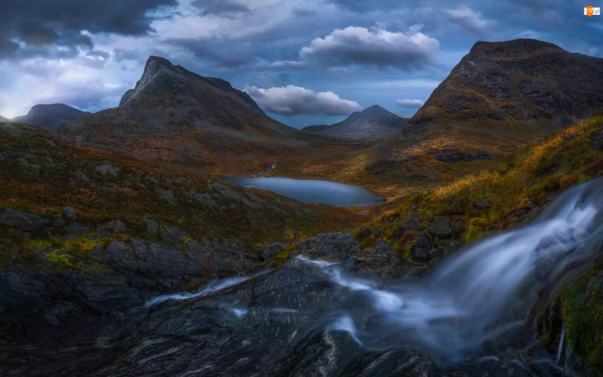 Dolina, Romsdalen, Chmury, Norwegia, Rzeka, Jezioro, Góry