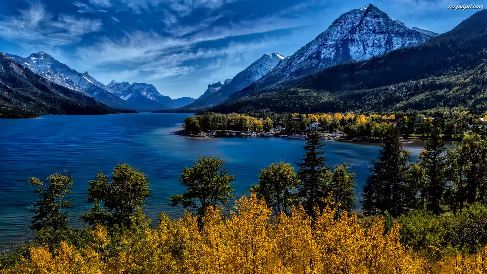 Jezioro, Waterton Lake, Kanada, Park Narodowy Waterton Lakes, Alberta, Drzewa, Góry Skaliste