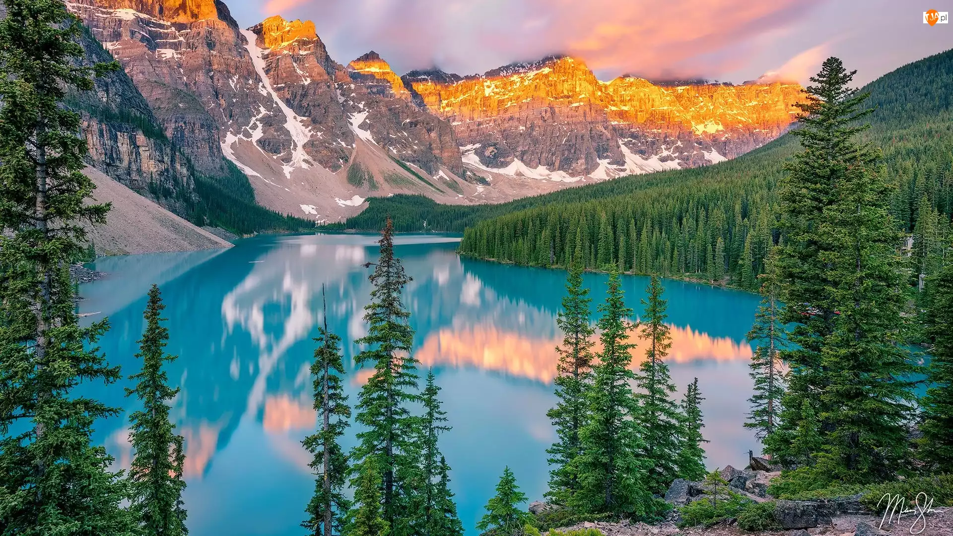 Góry, Kanada, Rozświetlone, Jezioro Moraine, Prowincja Alberta, Szczyty, Drzewa, Park Narodowy Banff